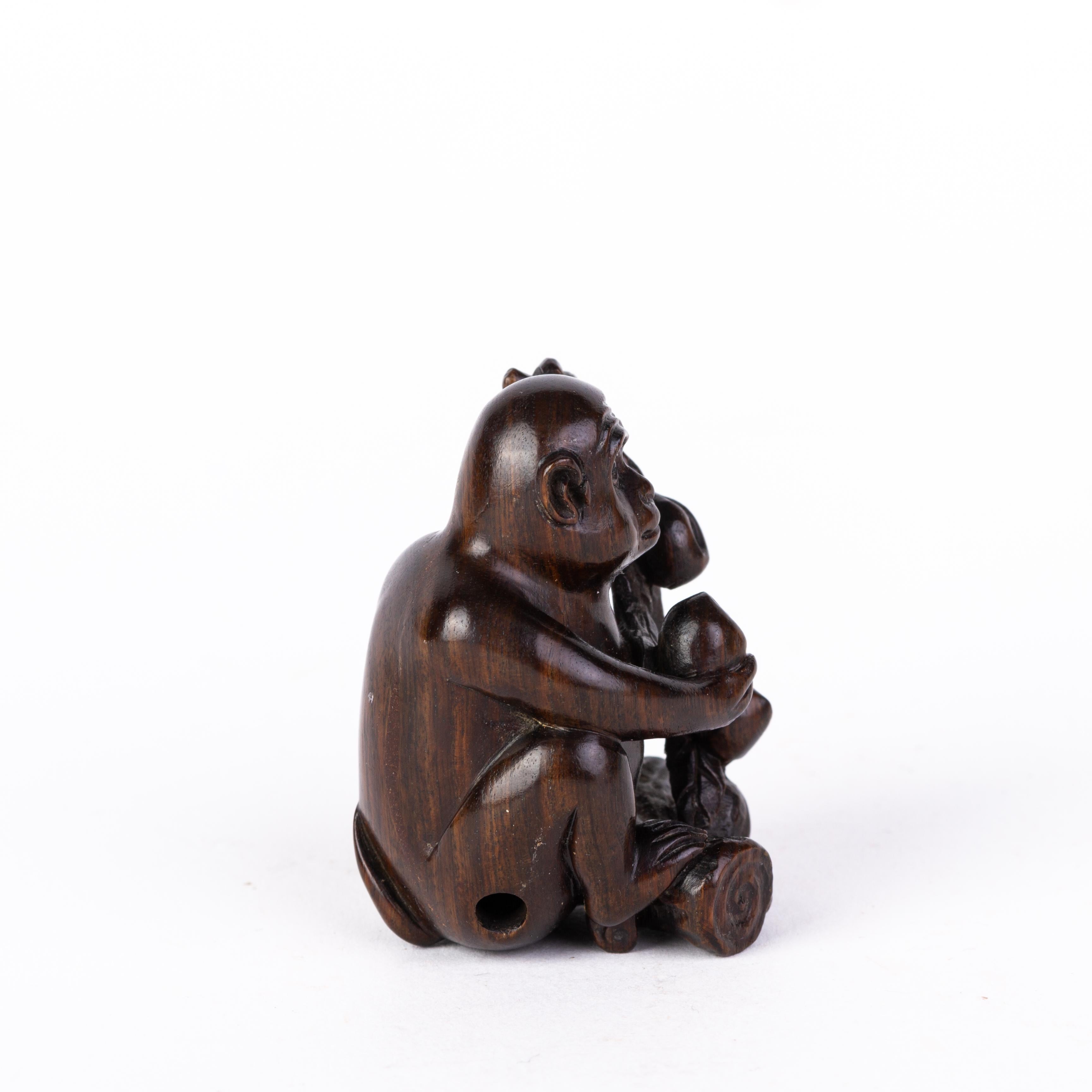 Signed Japanese Carved Boxwood Monkey Netsuke Inro Ojime
Very good condition.
From a private collection.
Free international shipping.