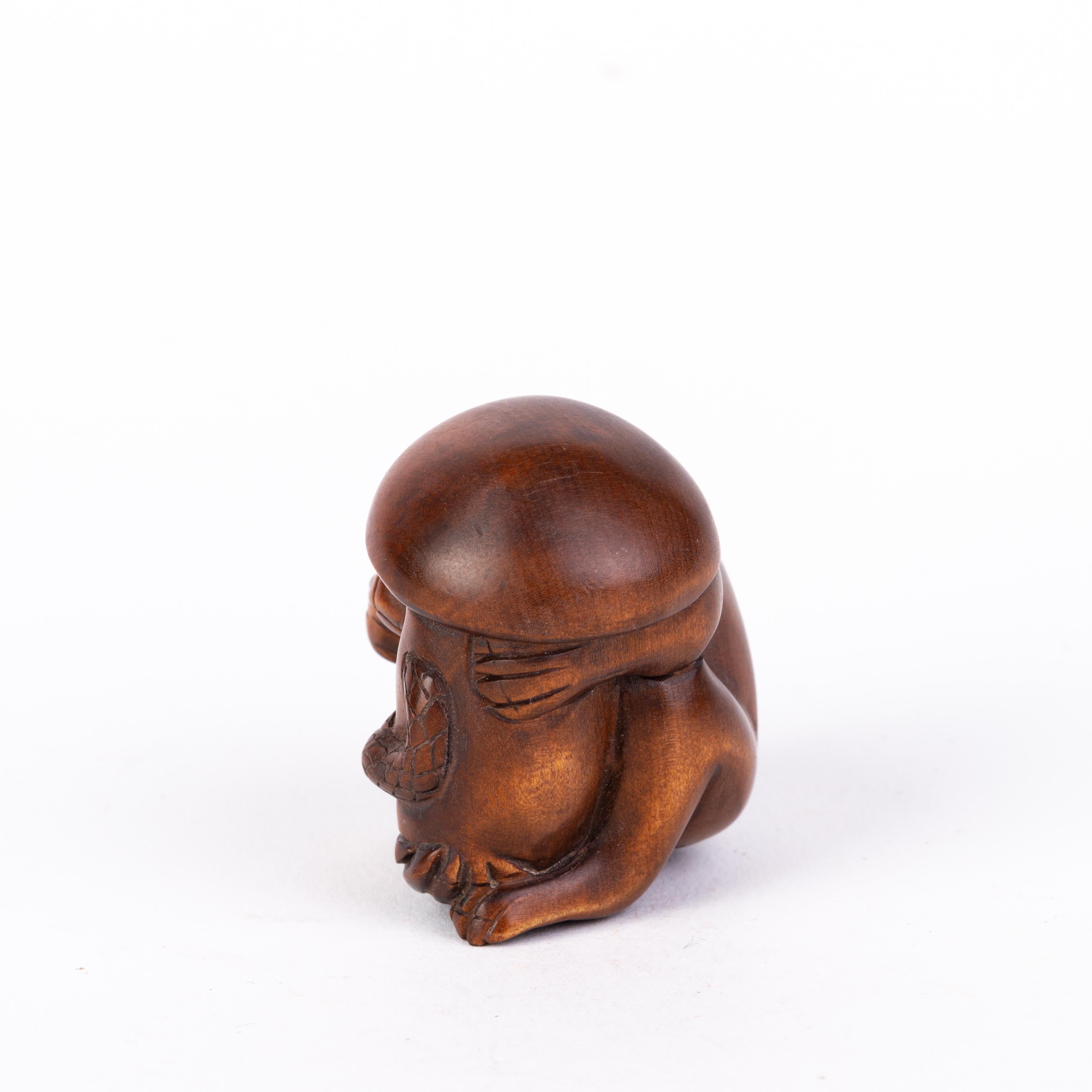 Signed Japanese Carved Boxwood Monkey Netsuke Inro Ojime  In Good Condition For Sale In Nottingham, GB