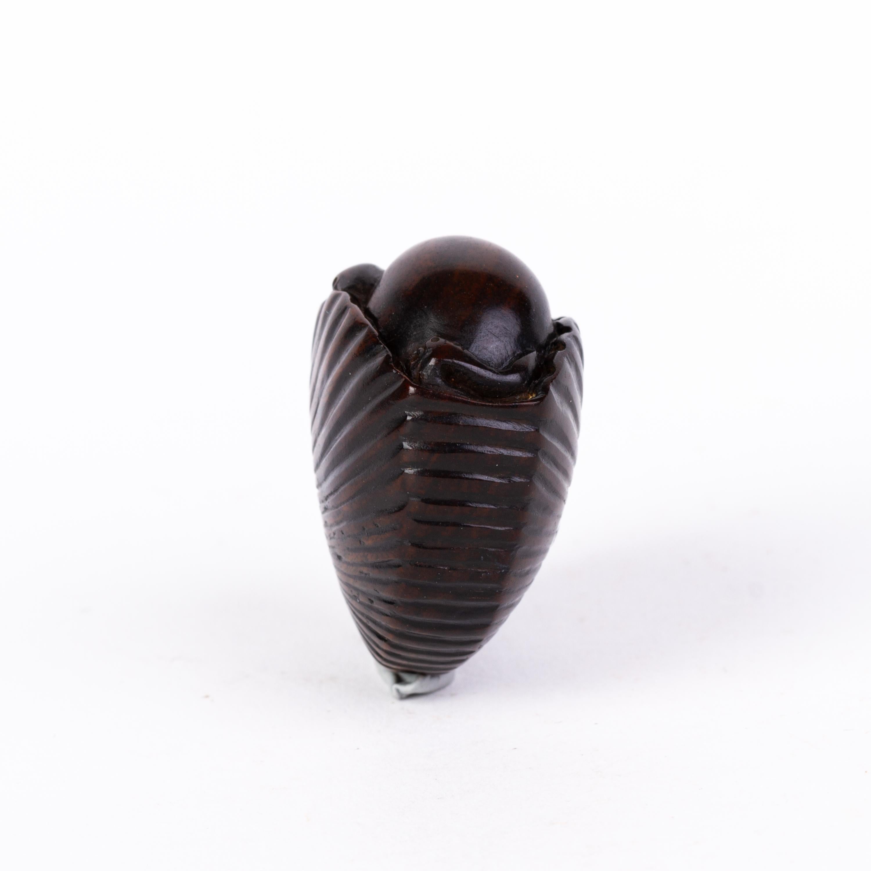 Signed Japanese Carved Boxwood Octopus Netsuke Inro Ojime In Good Condition For Sale In Nottingham, GB