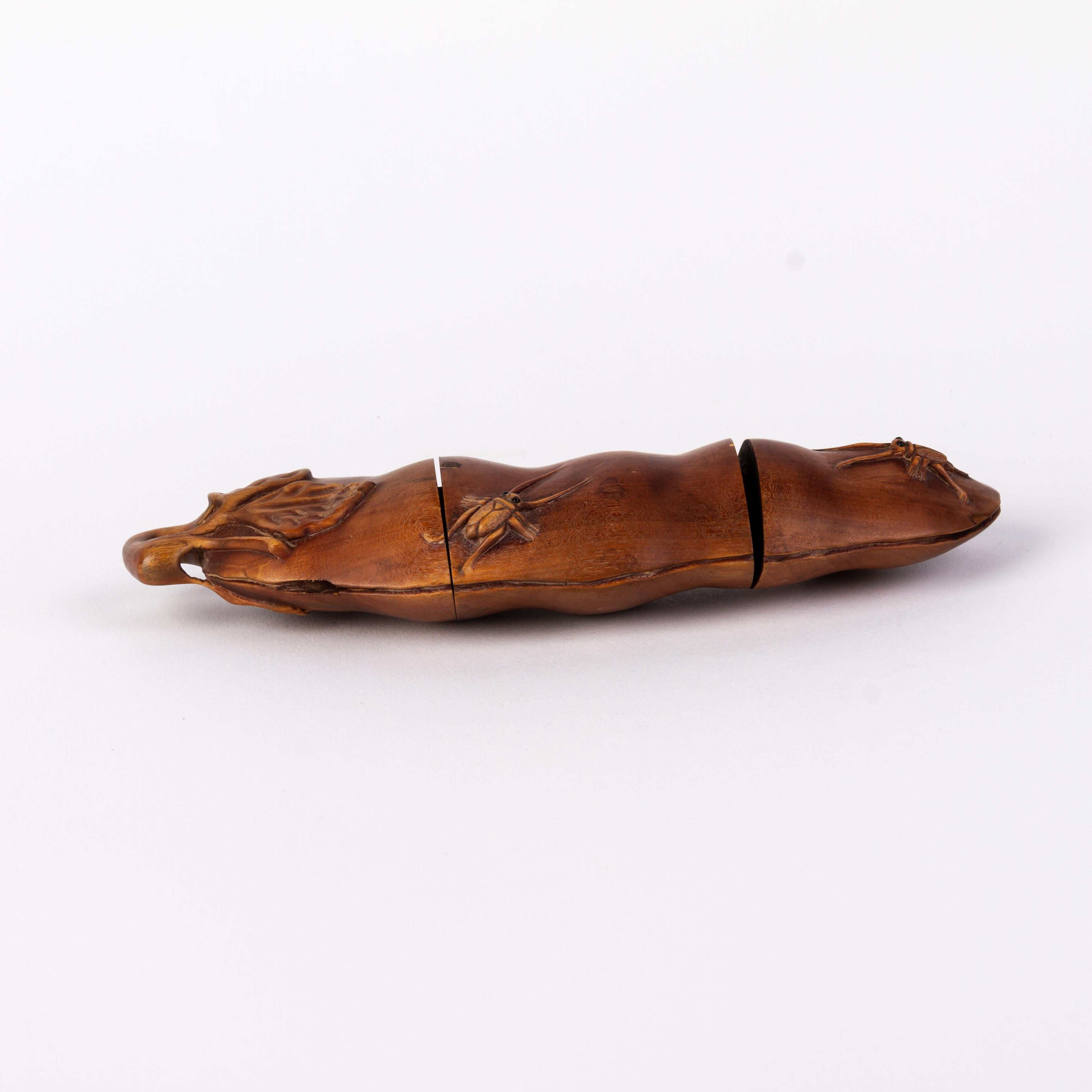 Signed Japanese Carved Boxwood Peas with Insects Inro Ojime with Netsuke In Good Condition For Sale In Nottingham, GB