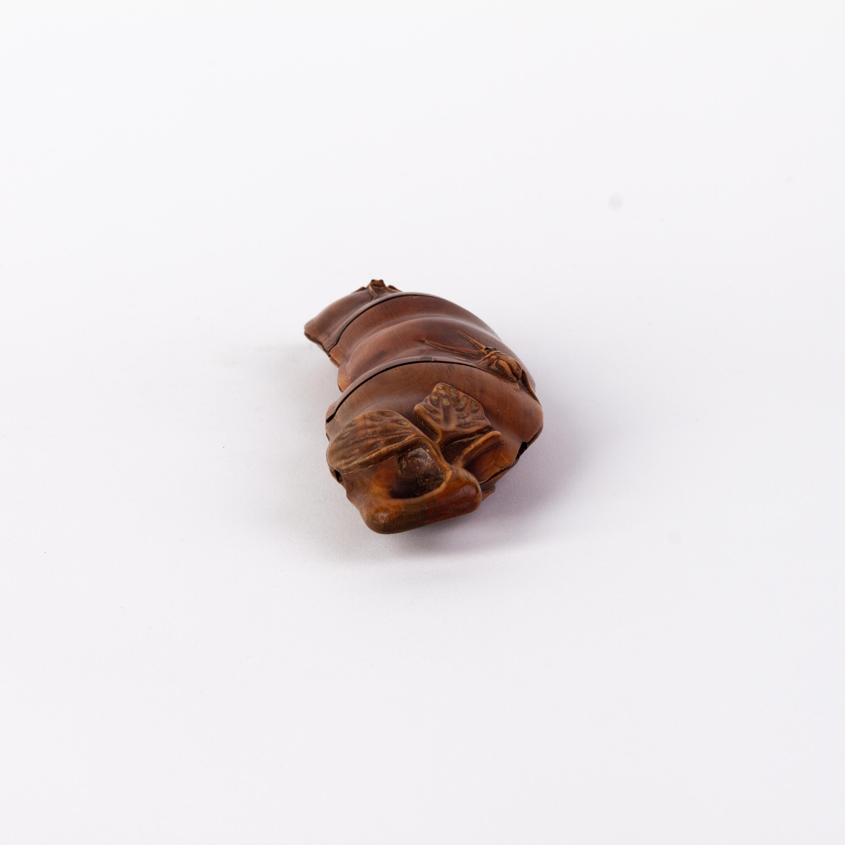20th Century Signed Japanese Carved Boxwood Peas with Insects Inro Ojime with Netsuke For Sale