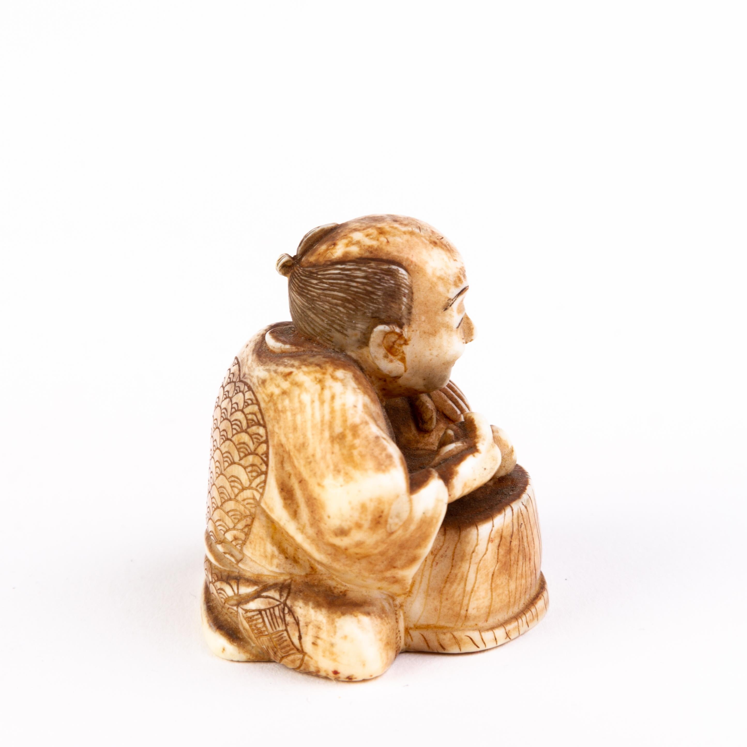 In good condition
From a private collection
Free international shipping
Signed Japanese Carved Netsuke Inro Man Cooking