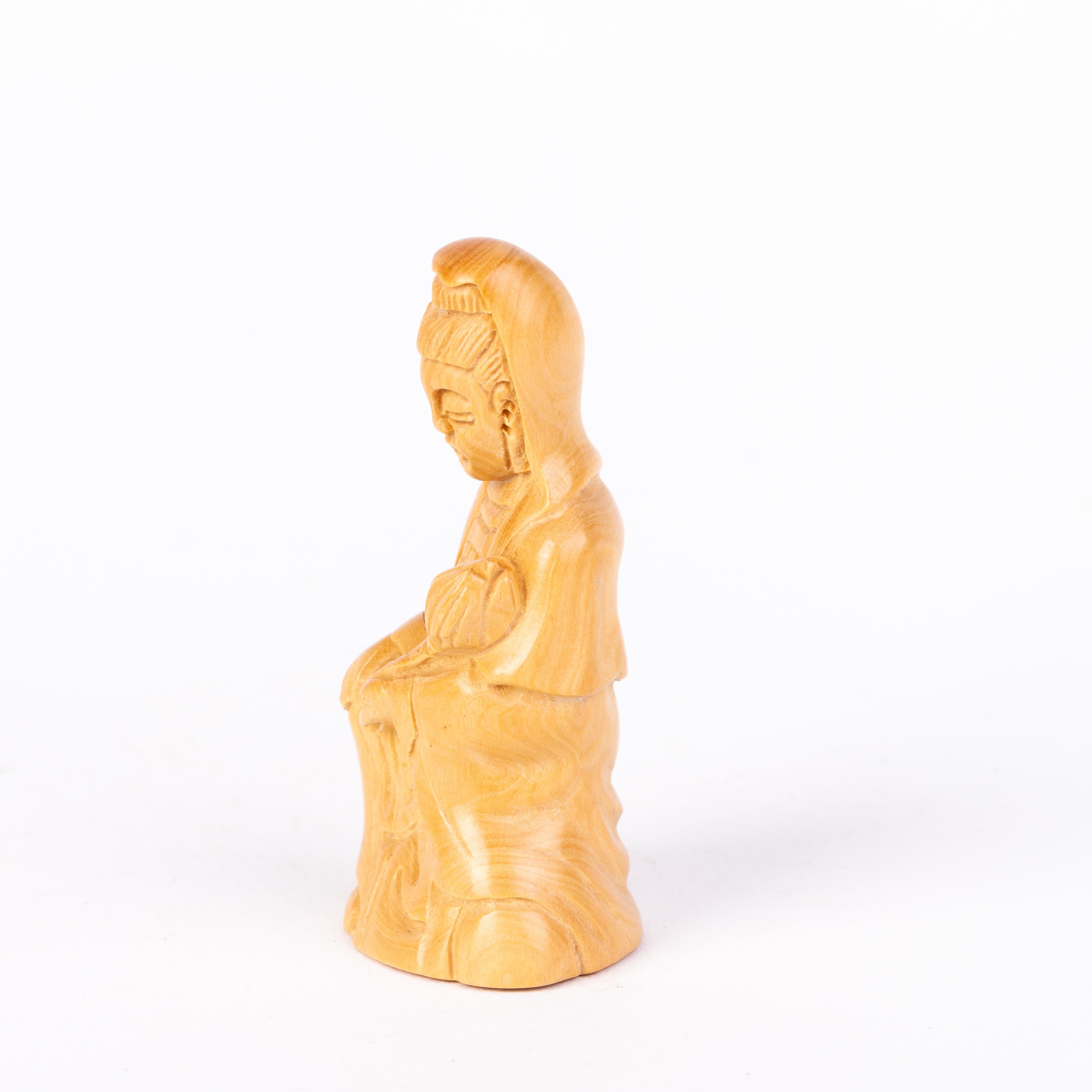 Signed Japanese Carved Quanyin Boxwood Netsuke Inro Ojime In Good Condition For Sale In Nottingham, GB