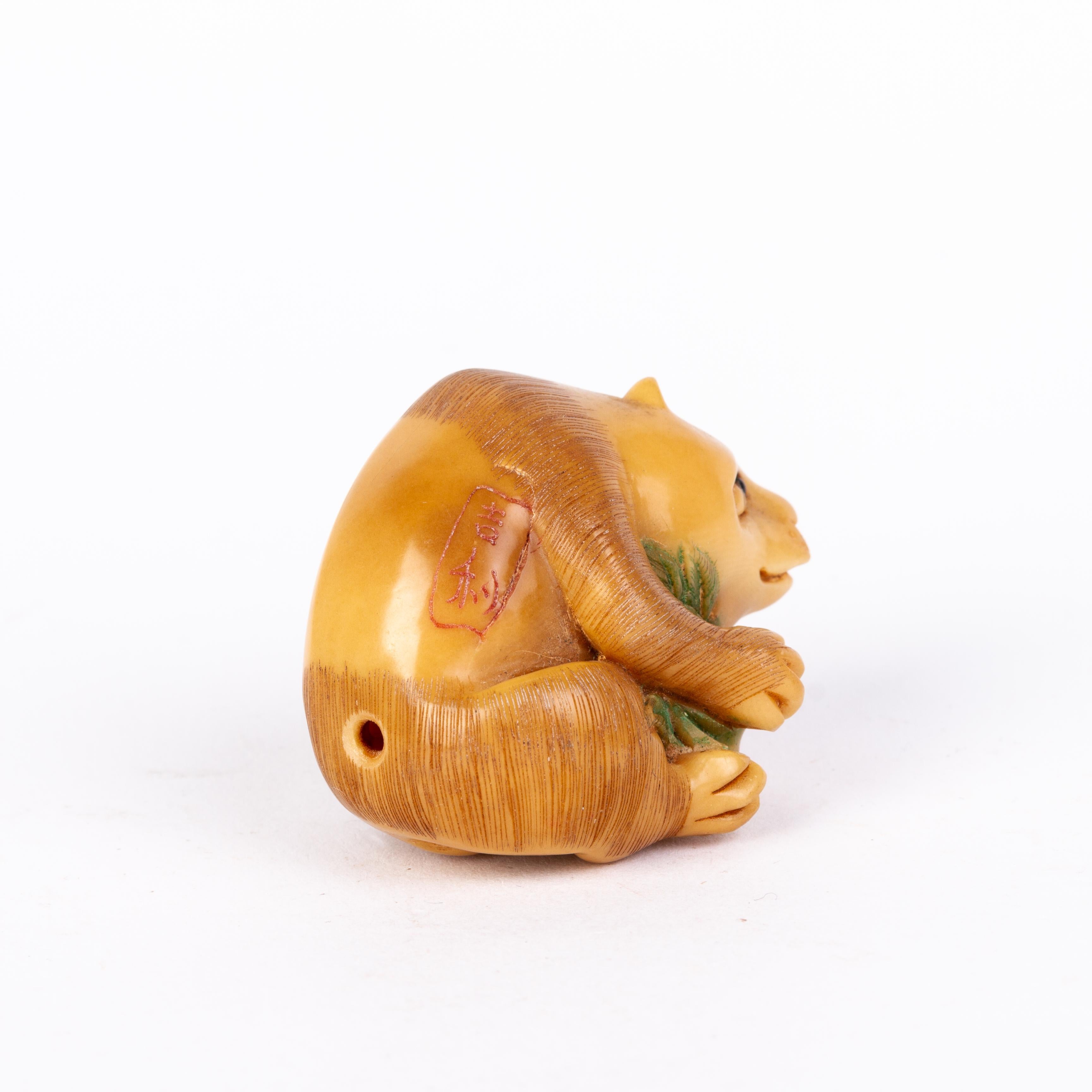 Signed Japanese Carved Tagua Nut Bear Netsuke Inro Ojime In Good Condition For Sale In Nottingham, GB