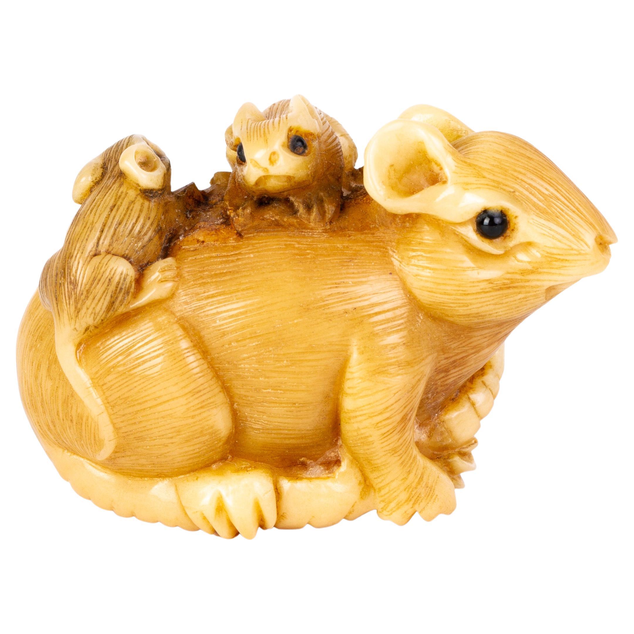 Signé Japanese Carved Tagua Nut Netsuke Rats Inro Ojime en vente