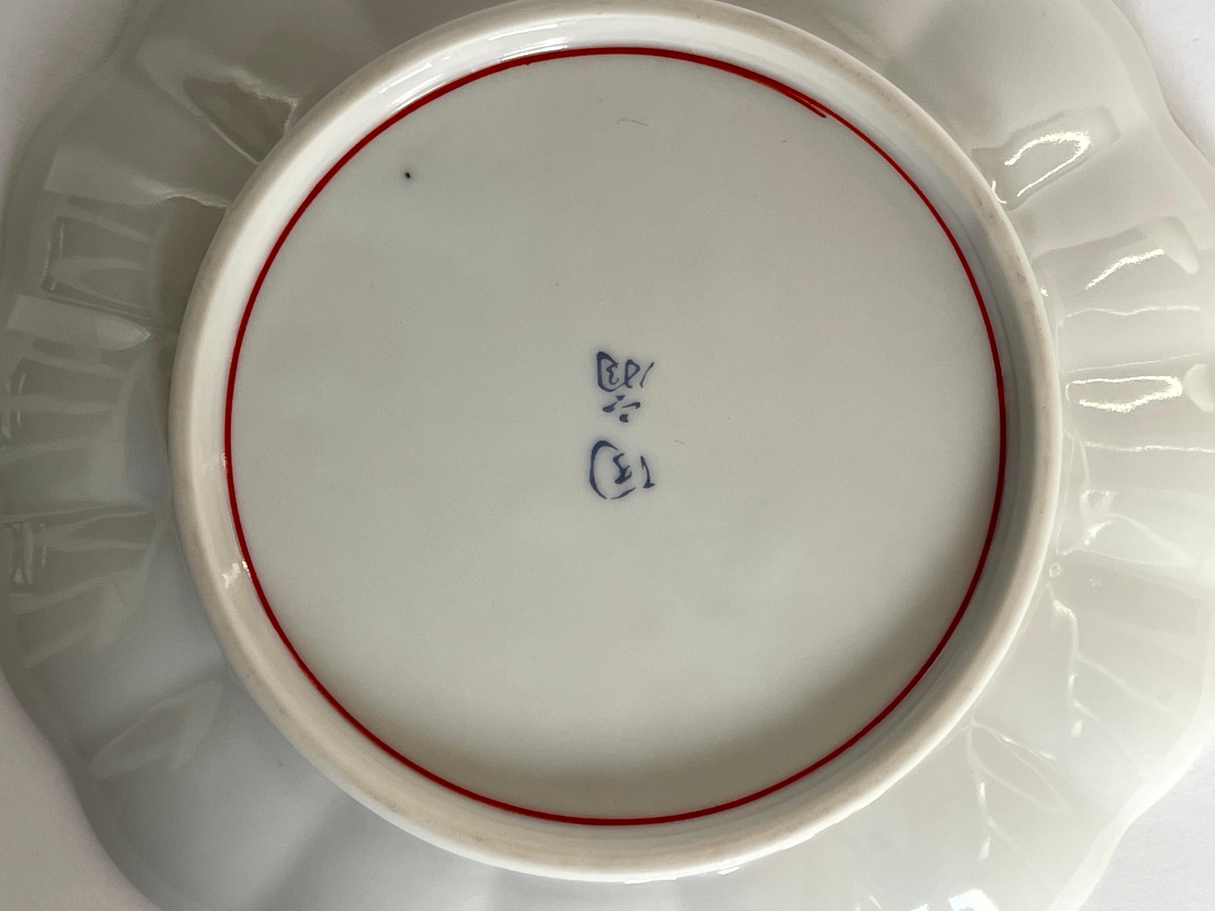 Signed Japanese Imari Scalloped Plate with Floral Design For Sale 3