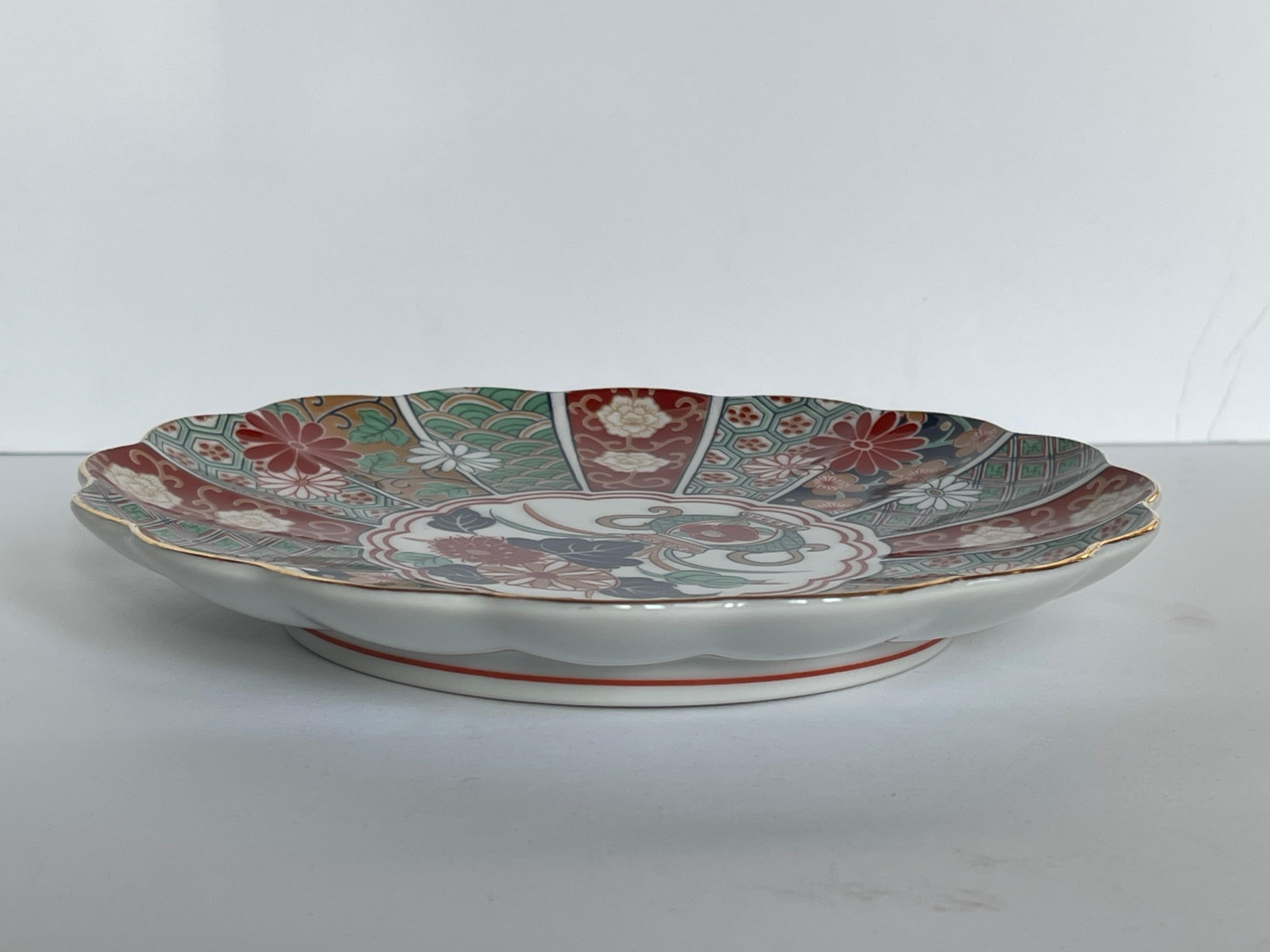 Signed Japanese Imari Scalloped Plate with Floral Design For Sale 5