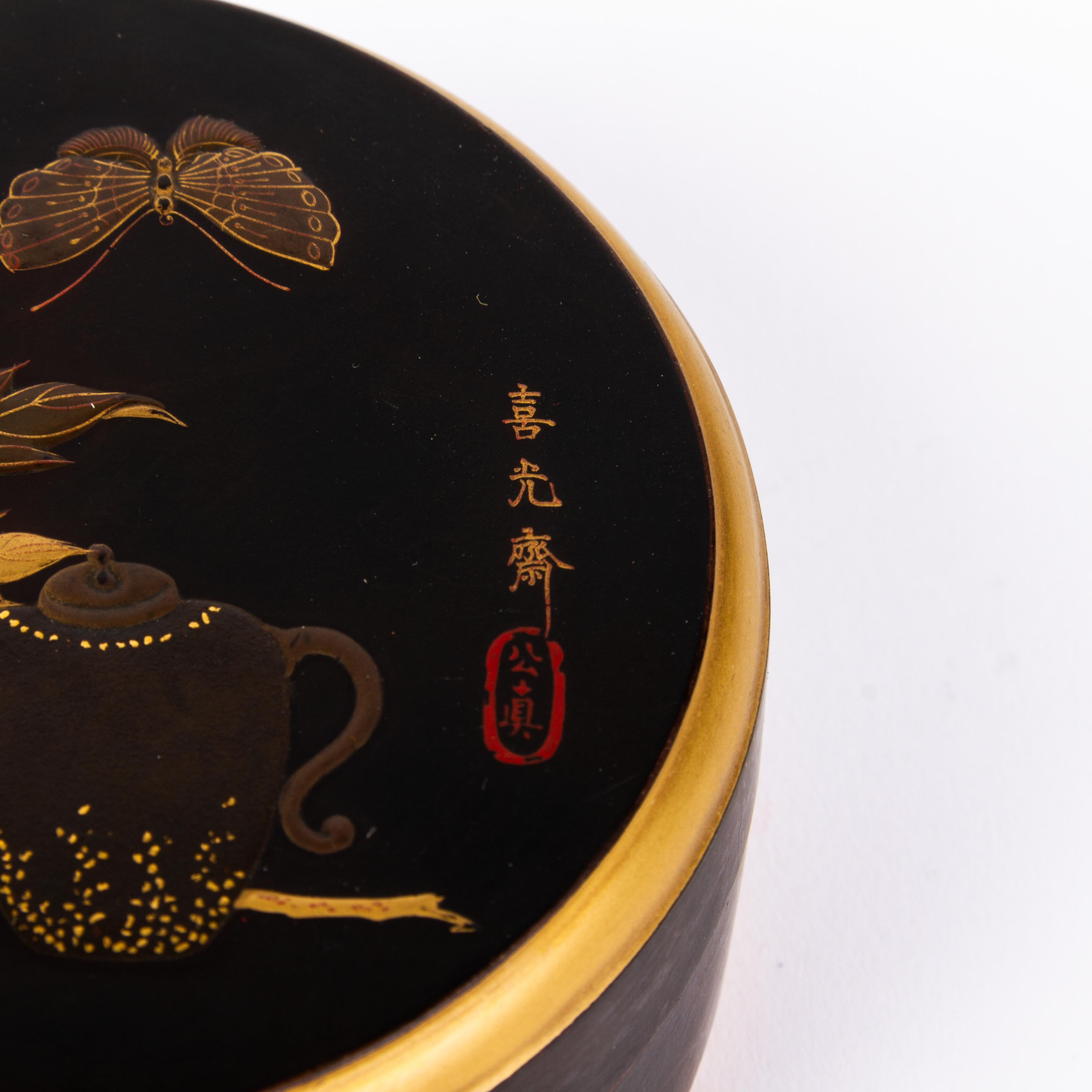 19th Century Signed Japanese Lacquered Circular Box Meiji For Sale