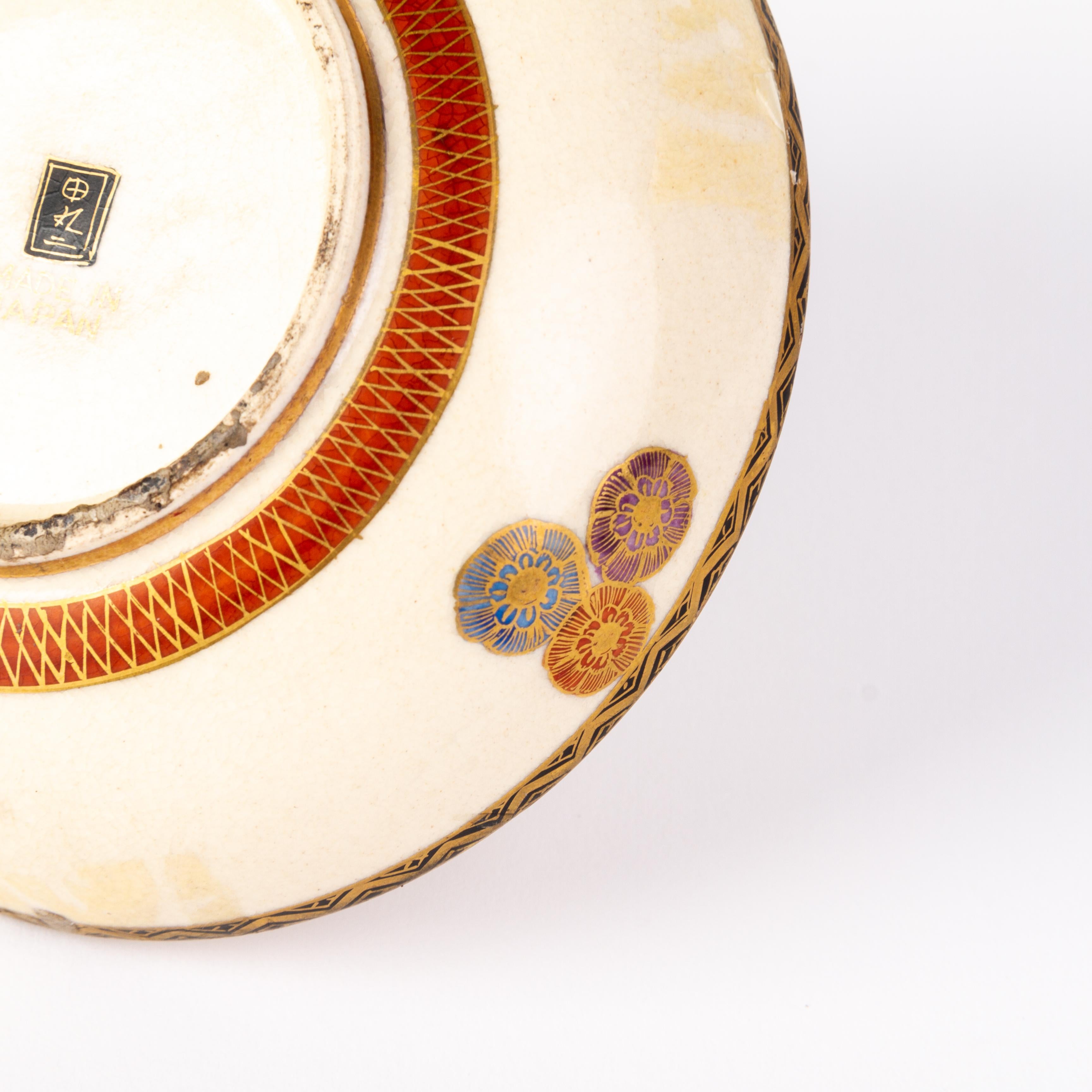 Signed Japanese Satsuma Pottery Lidded Circular Box  For Sale 1