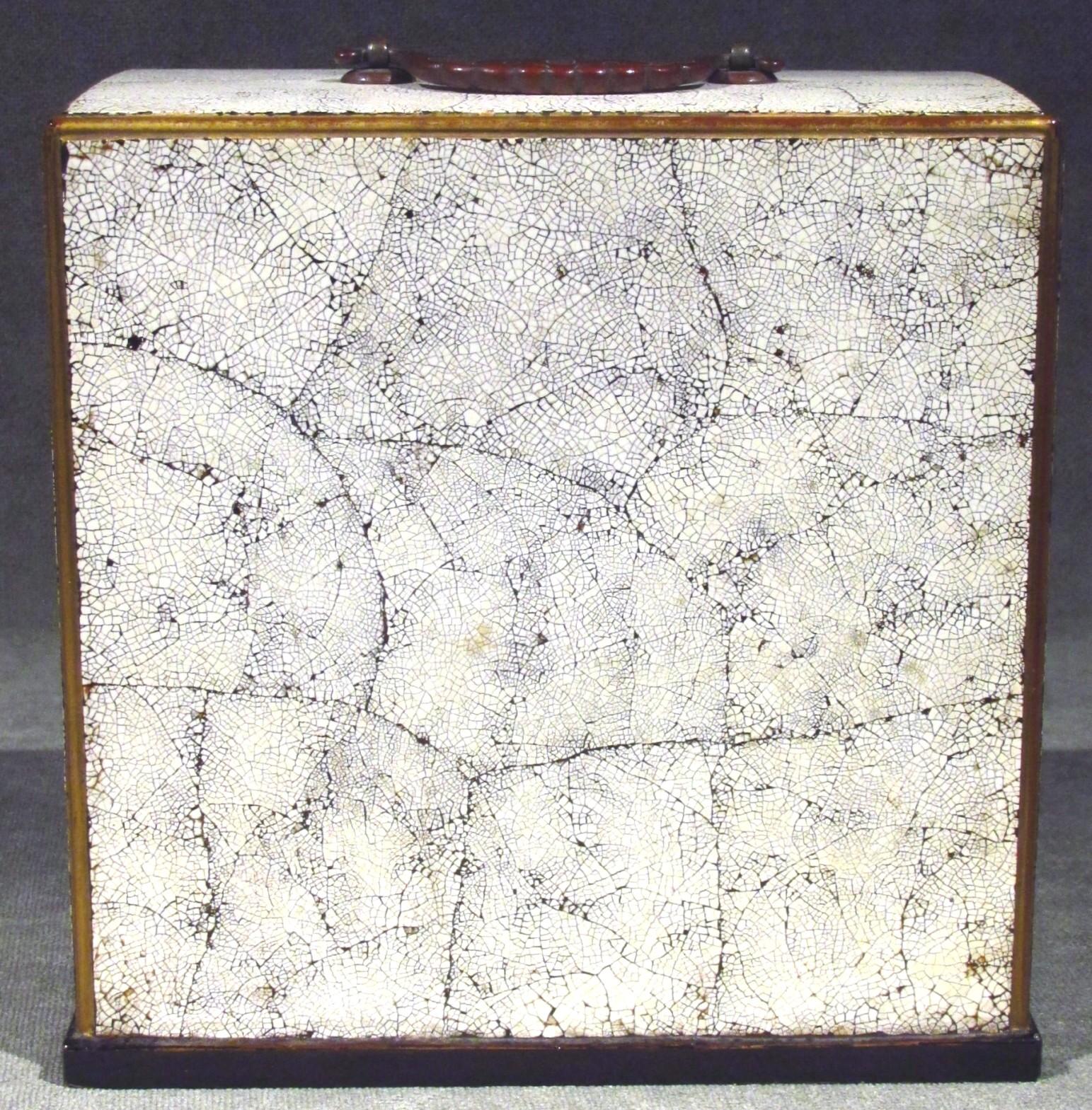 Laque blanche et laque Maki-E japonaise Tansu, période Meiji Bon état - En vente à Ottawa, Ontario