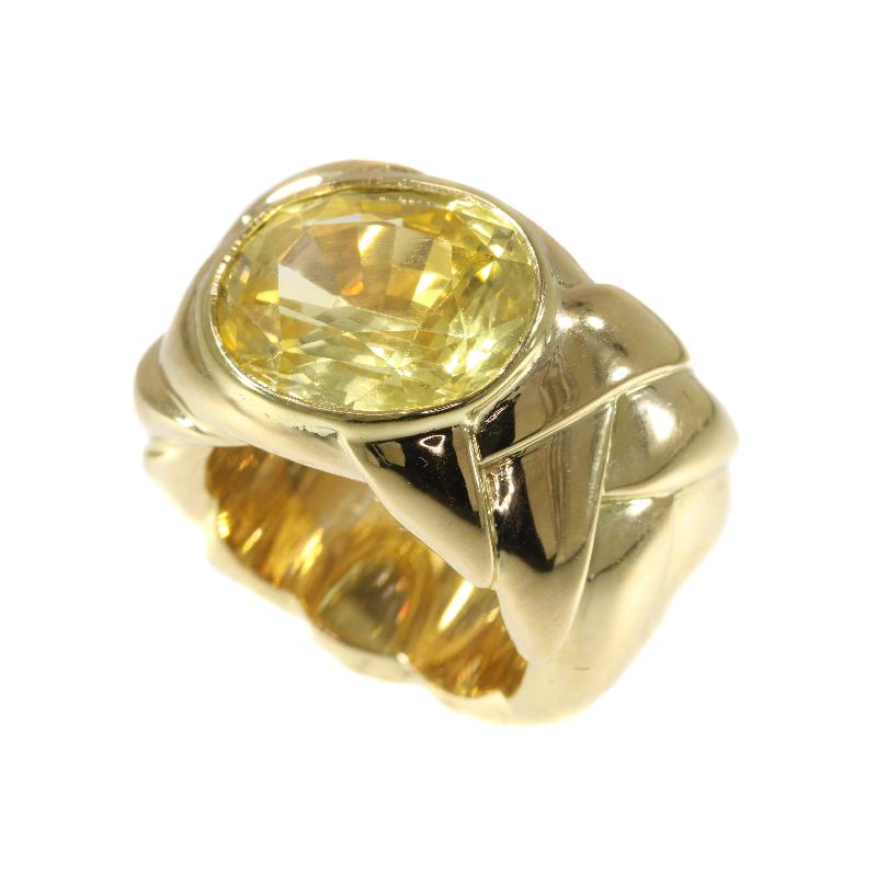 JAR 10.50 Carat Yellow Sapphire and 18 Karat Gold Ring 2