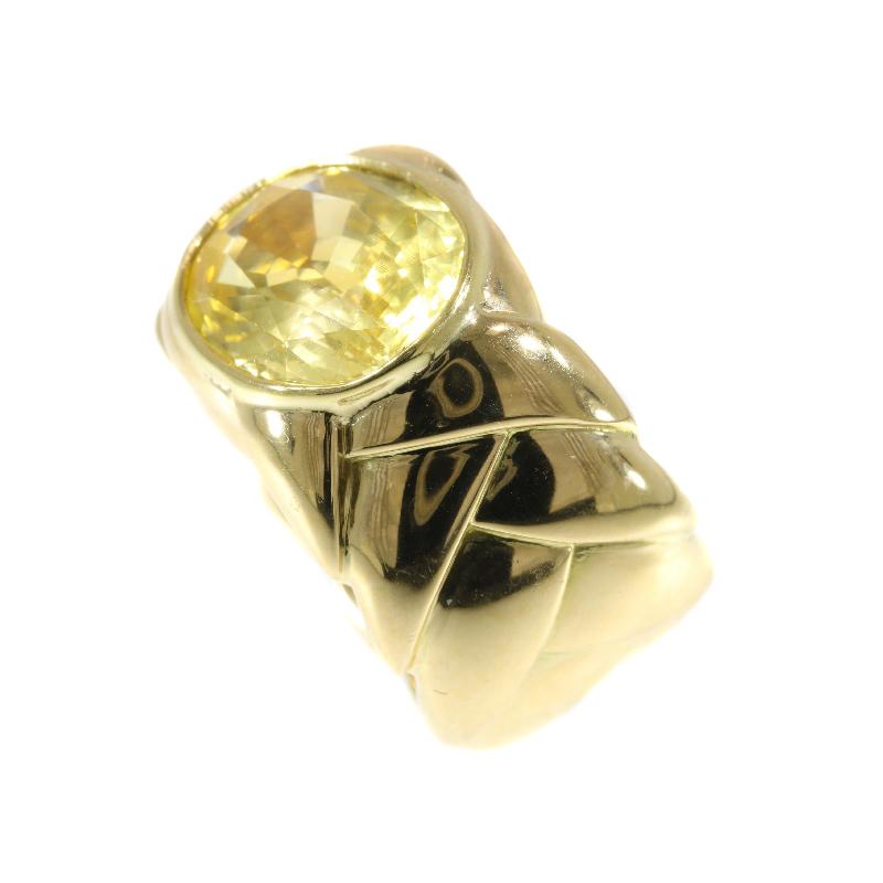 JAR 10.50 Carat Yellow Sapphire and 18 Karat Gold Ring 3