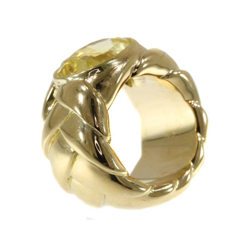 JAR 10.50 Carat Yellow Sapphire and 18 Karat Gold Ring 4