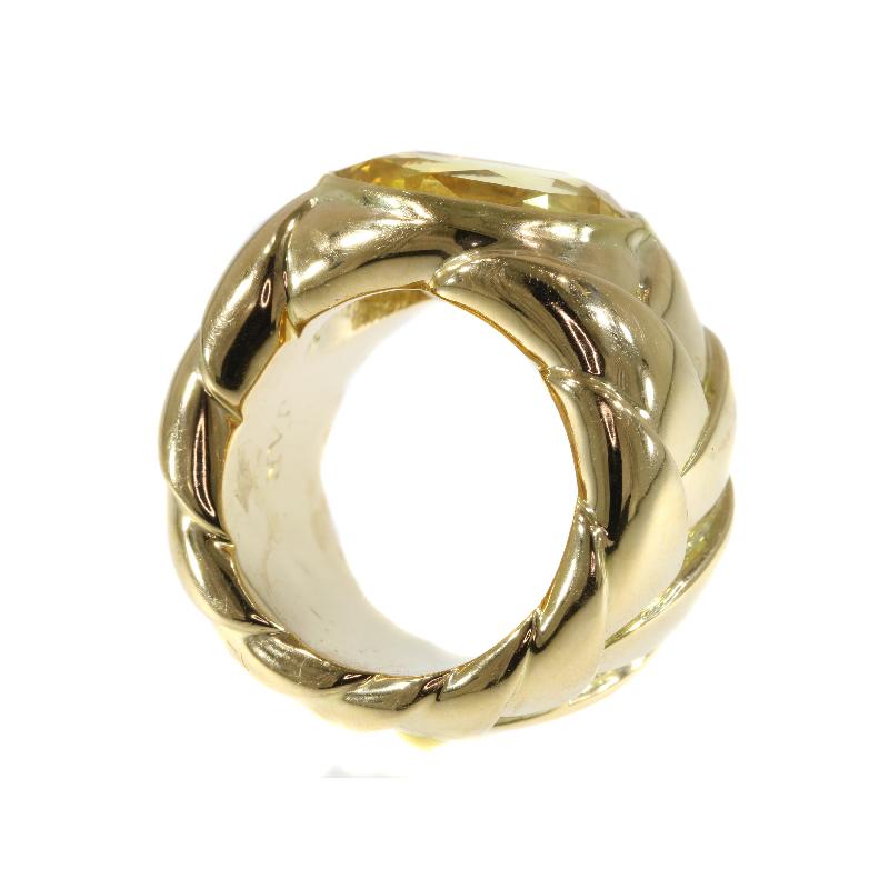JAR 10.50 Carat Yellow Sapphire and 18 Karat Gold Ring 5