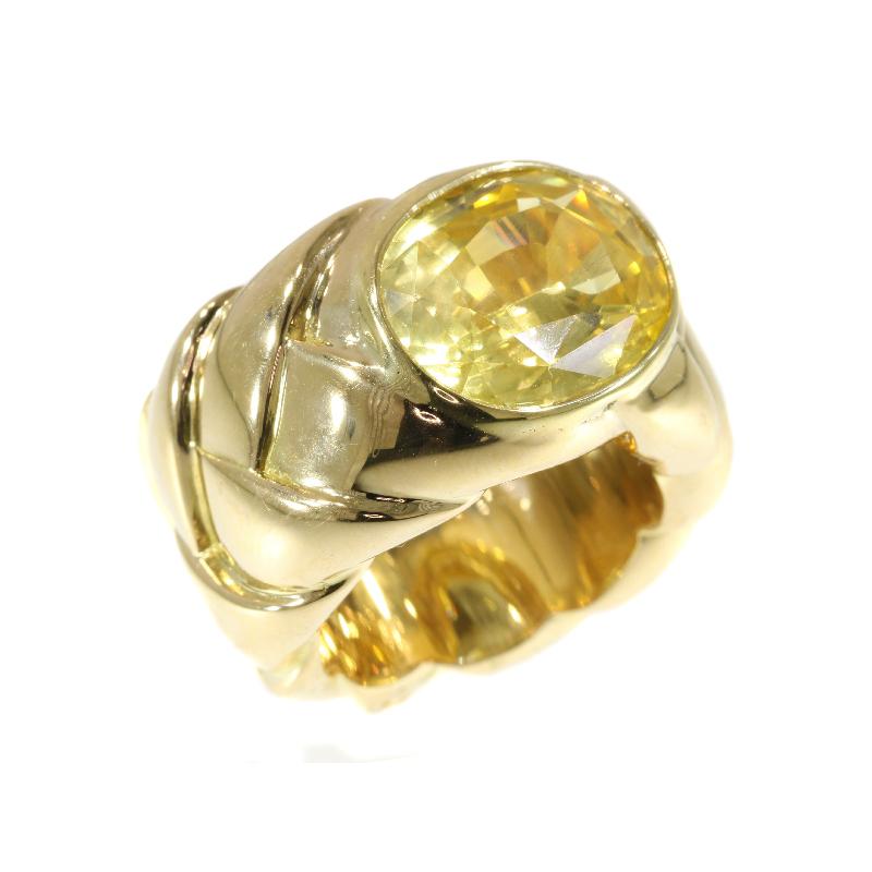 JAR 10.50 Carat Yellow Sapphire and 18 Karat Gold Ring 6