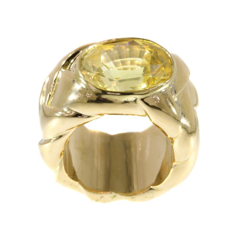 Women's or Men's JAR 10.50 Carat Yellow Sapphire and 18 Karat Gold Ring