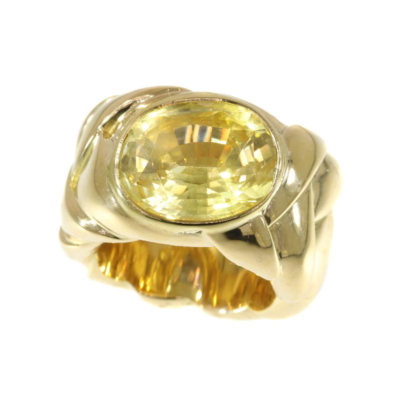 JAR 10.50 Carat Yellow Sapphire and 18 Karat Gold Ring 1