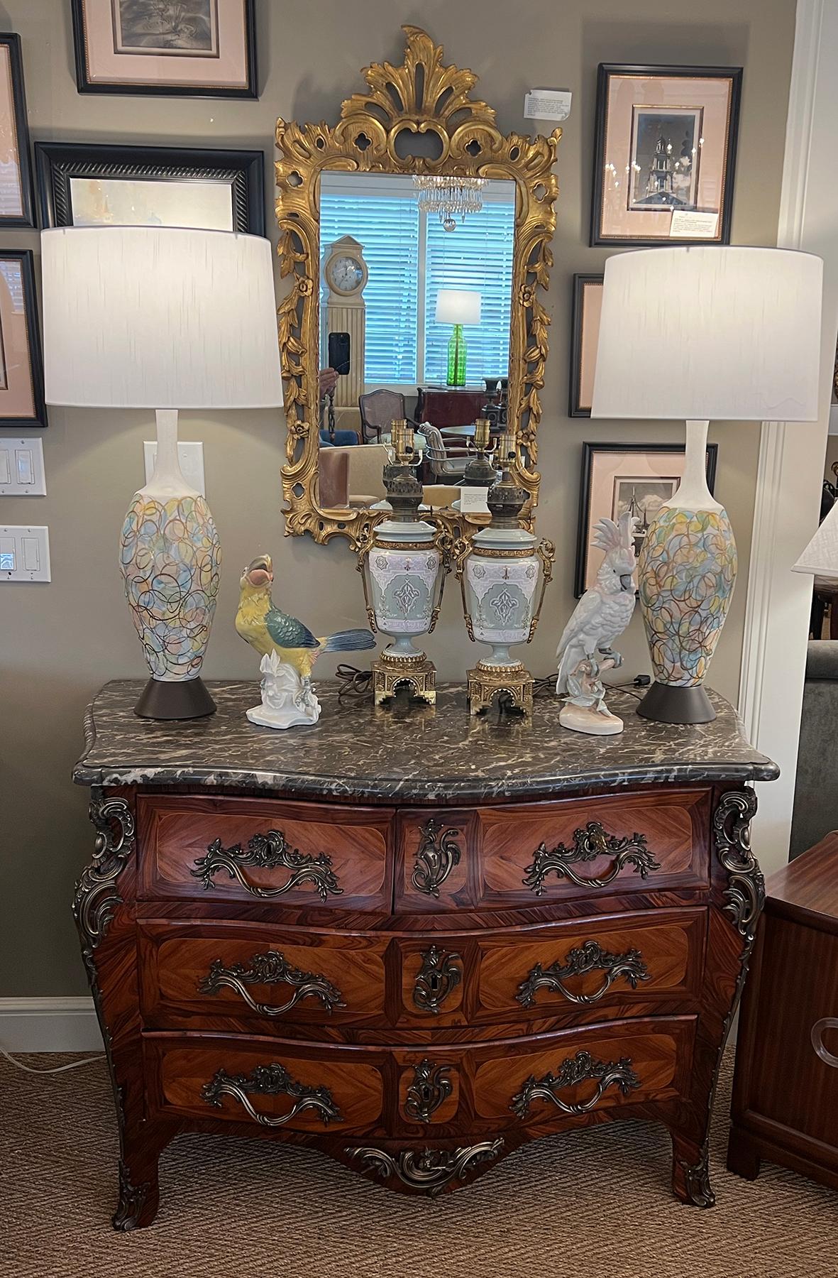 Firmato JB Hedouin Paris Régence Commode Tombeau in palissandro montato in bronzo in vendita 4