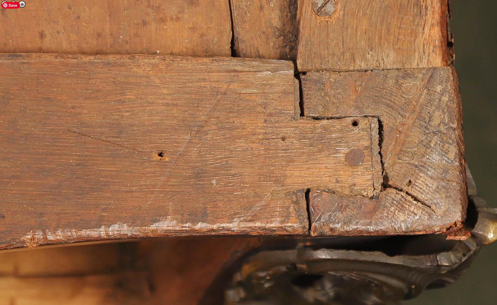 Firmato JB Hedouin Paris Régence Commode Tombeau in palissandro montato in bronzo in vendita 7