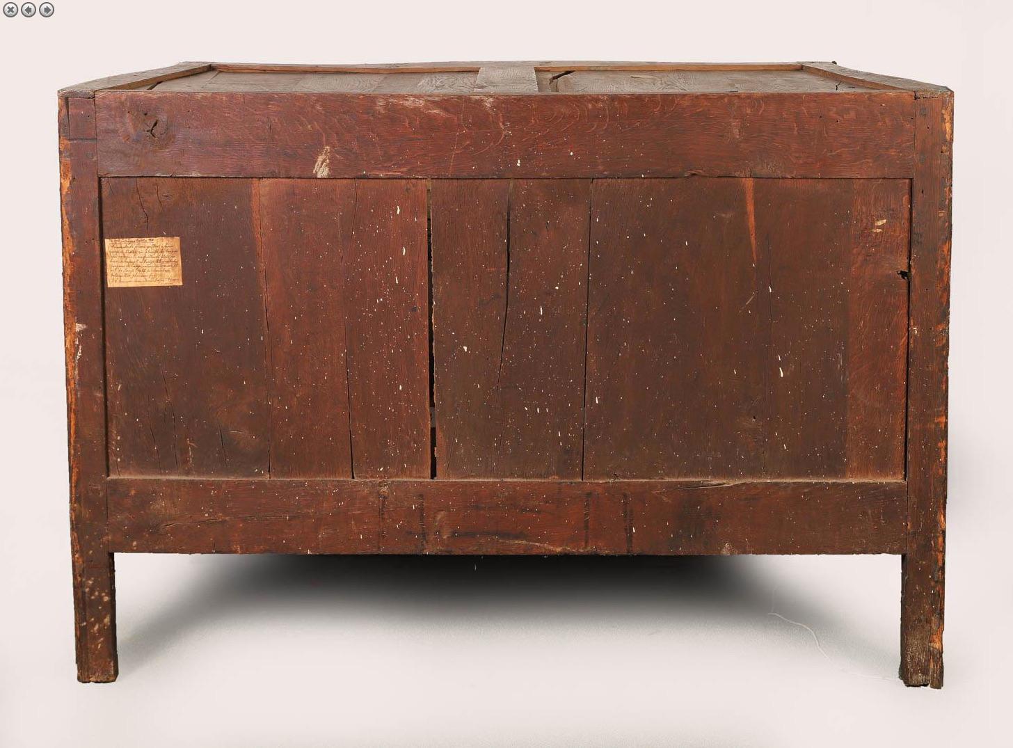 Firmato JB Hedouin Paris Régence Commode Tombeau in palissandro montato in bronzo in vendita 8