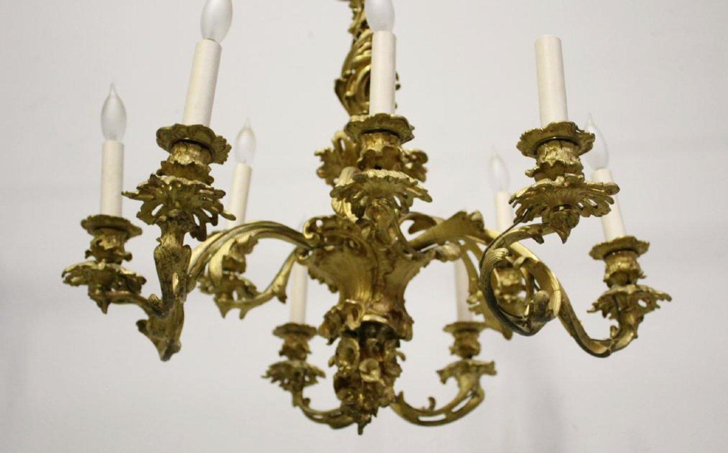 Aufwändige 19cnetury Signed JD Louis XV Stil Ormolu 9 Licht Kronleuchter, sorgfältige Aufmerksamkeit wurde auf jedes Detail gegeben.
inklusive Kette und Vordach