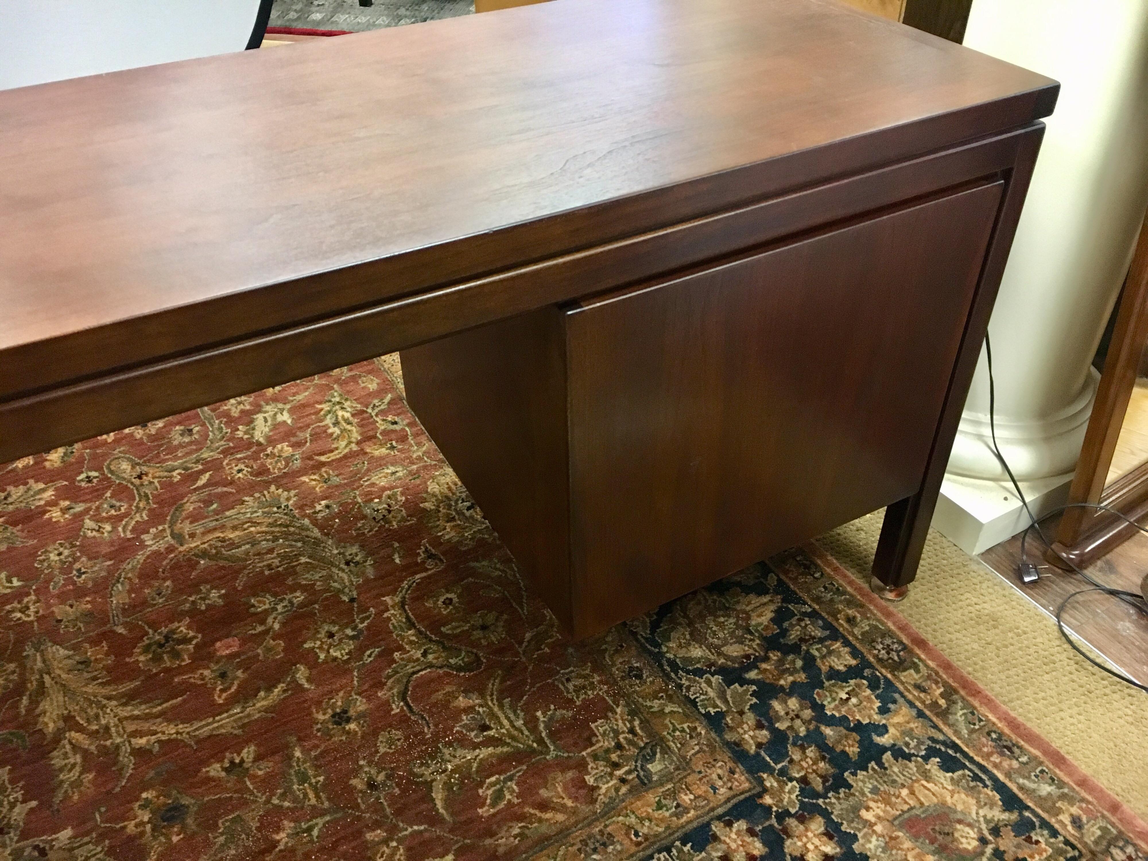 Signed Jens Risom Mid-Century Modern Large Walnut Executive Desk 10