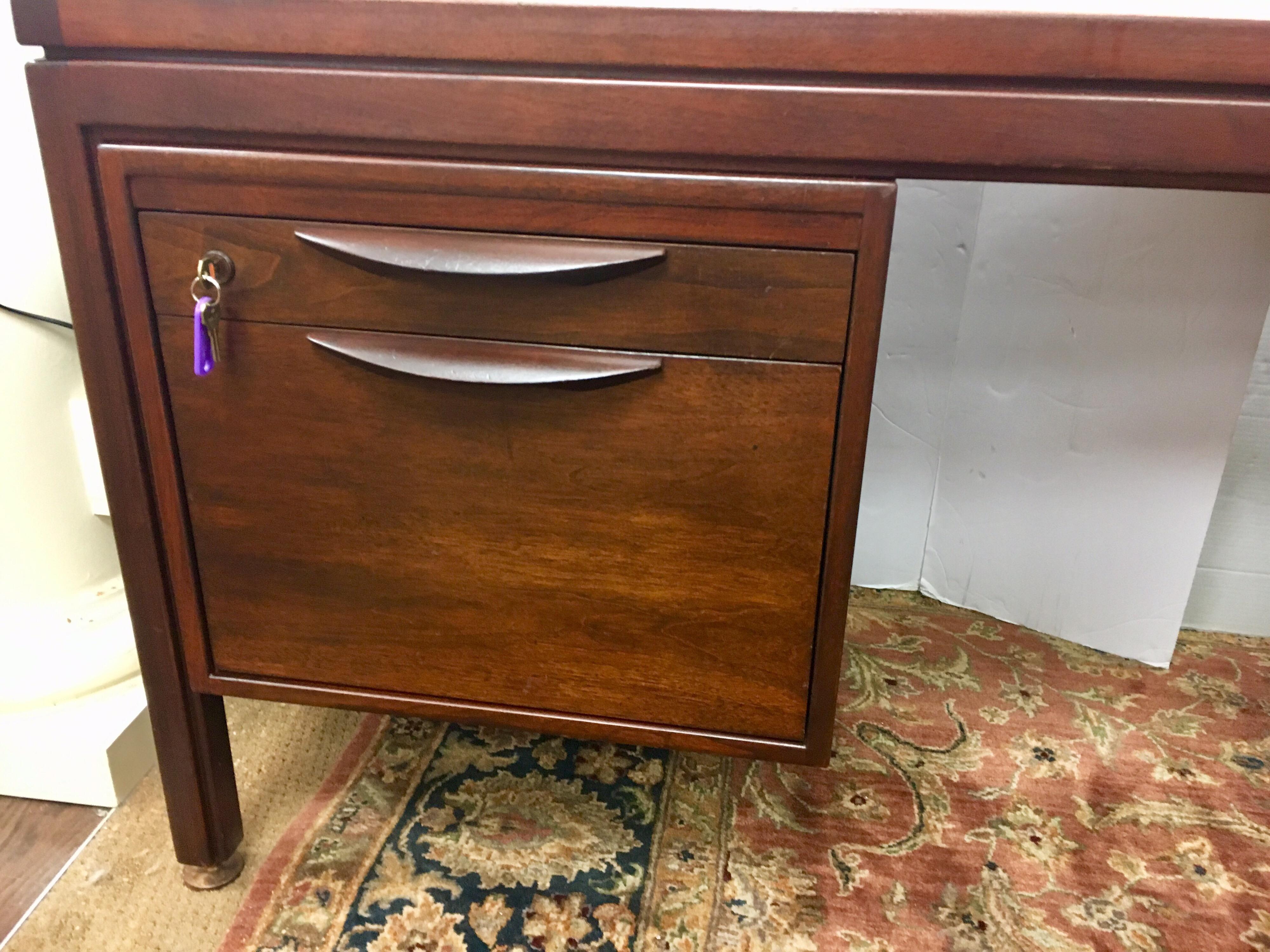 Signed Jens Risom Mid-Century Modern Large Walnut Executive Desk 1