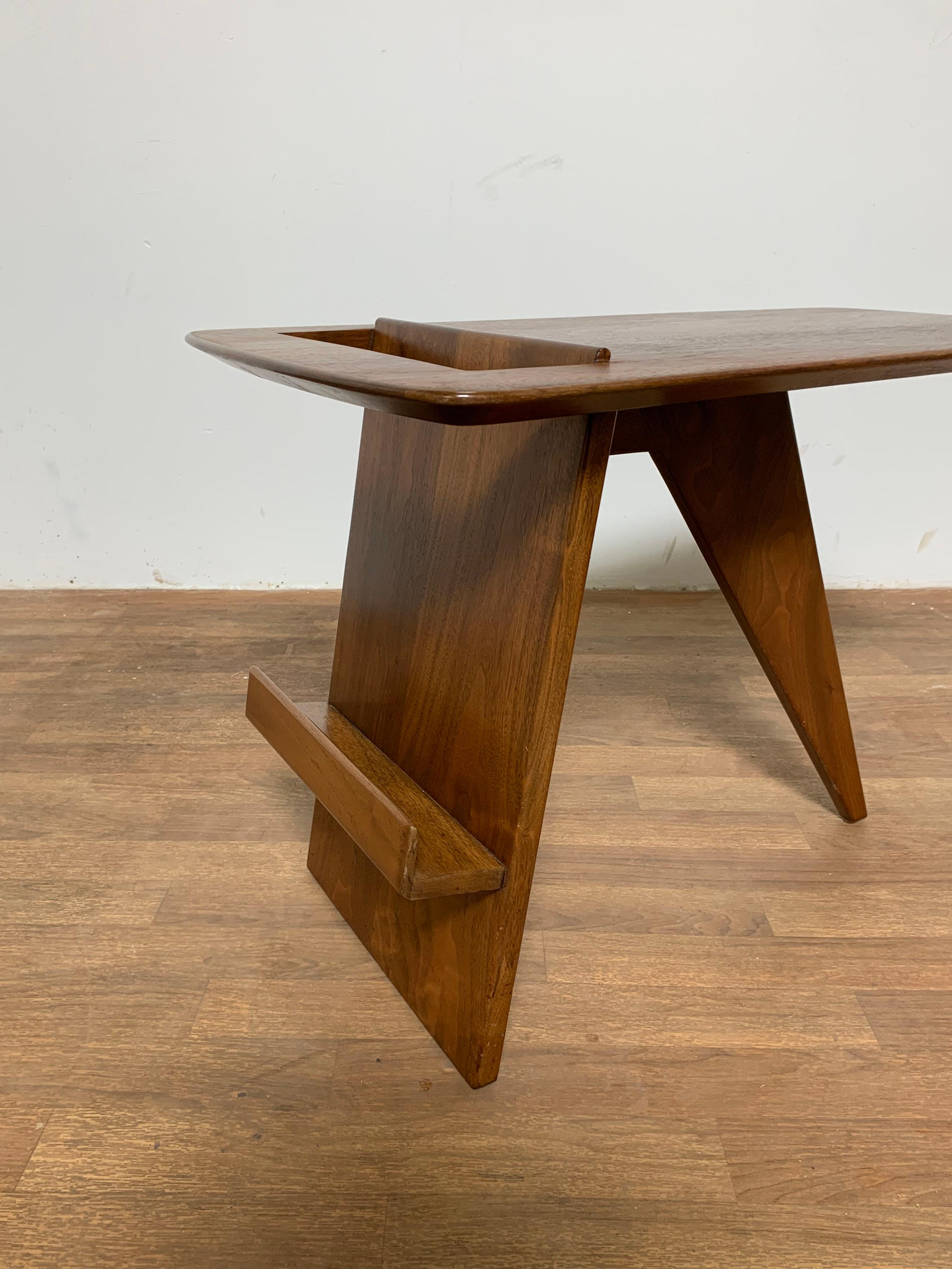 Signed Jens Risom Model T539 Magazine Table in Walnut circa 1950s In Good Condition In Peabody, MA