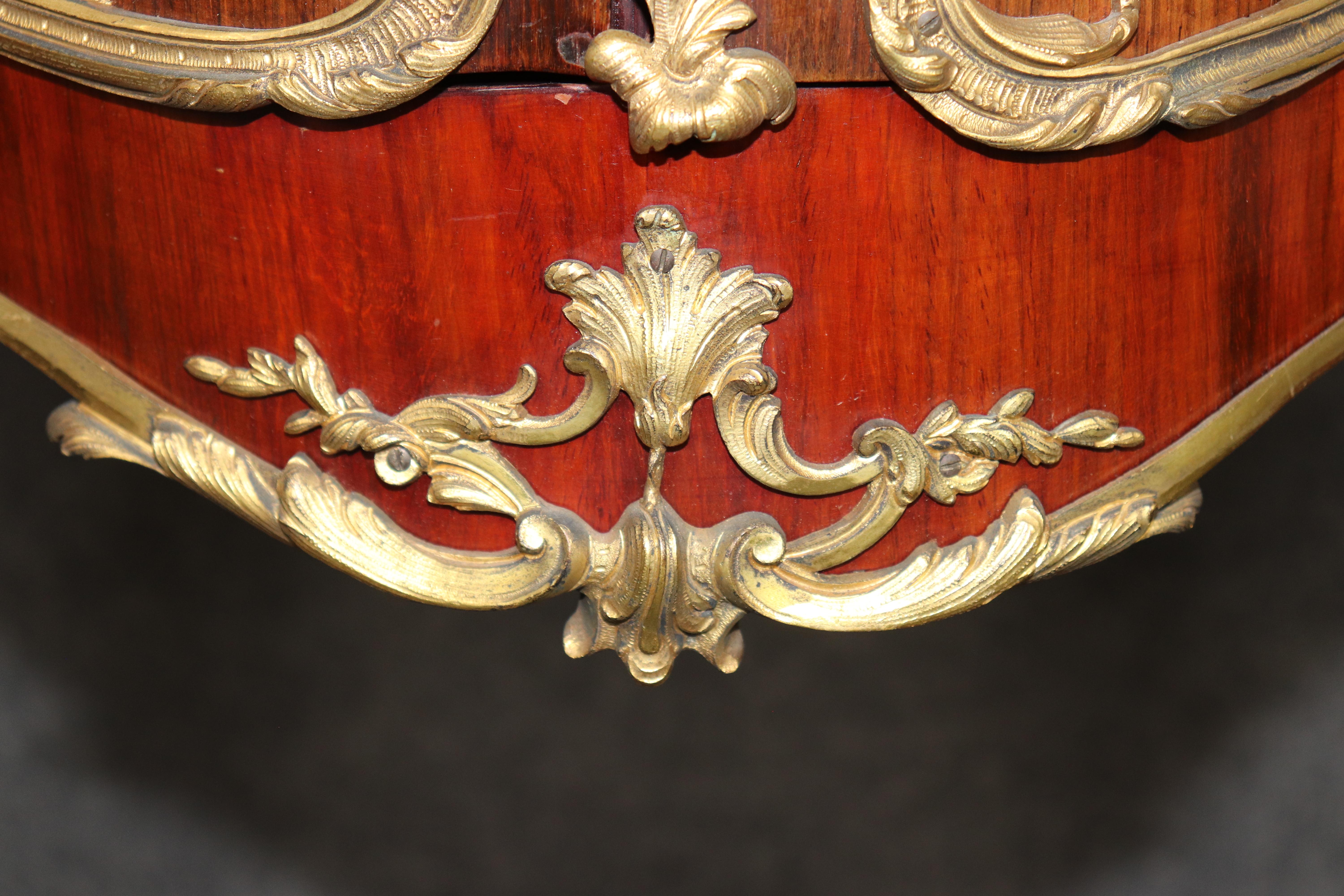 Firmato J. Groschkus Abalone e Madreperla Figurale in bronzo con arco in vetro in vendita 5