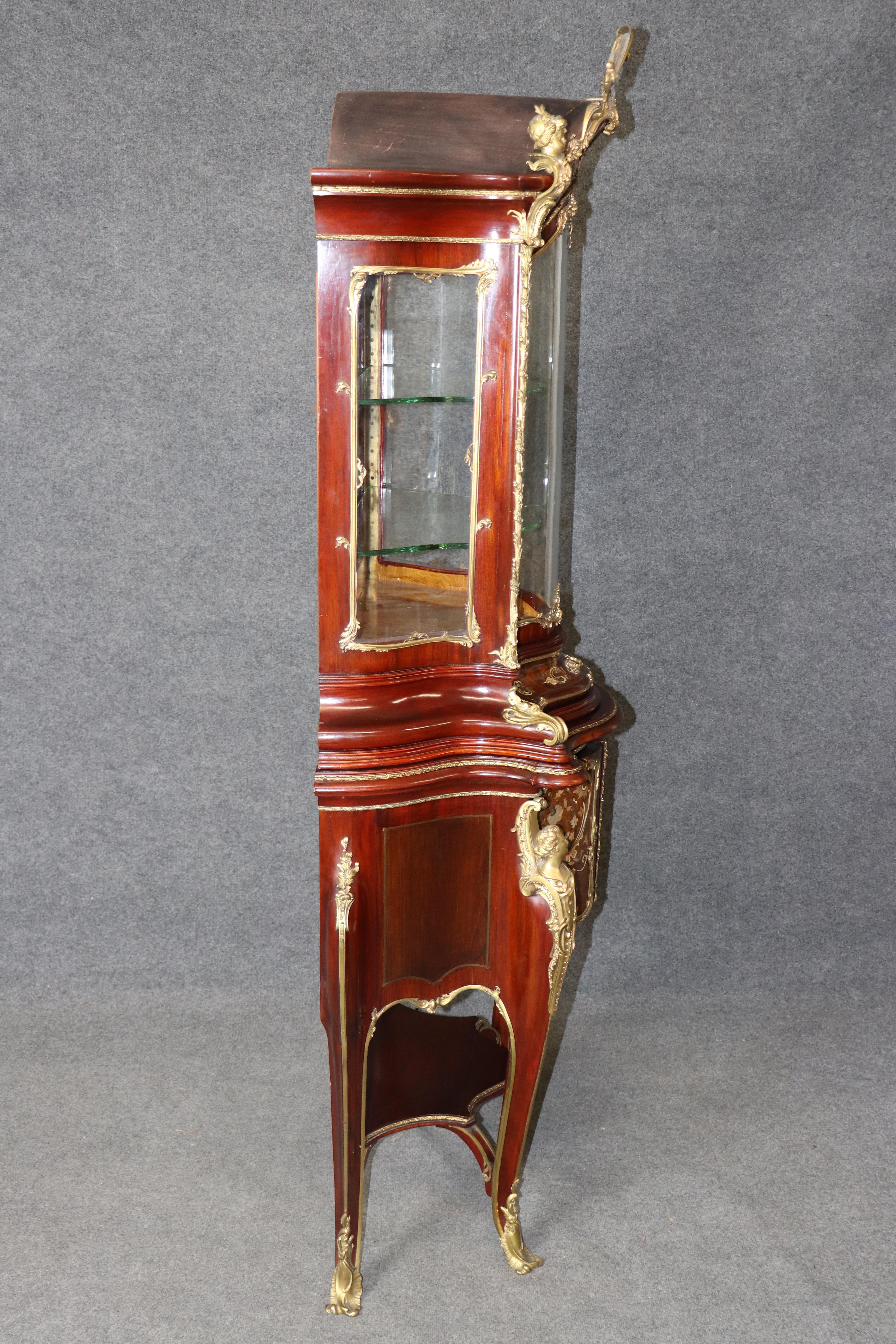 Tedesco Firmato J. Groschkus Abalone e Madreperla Figurale in bronzo con arco in vetro in vendita