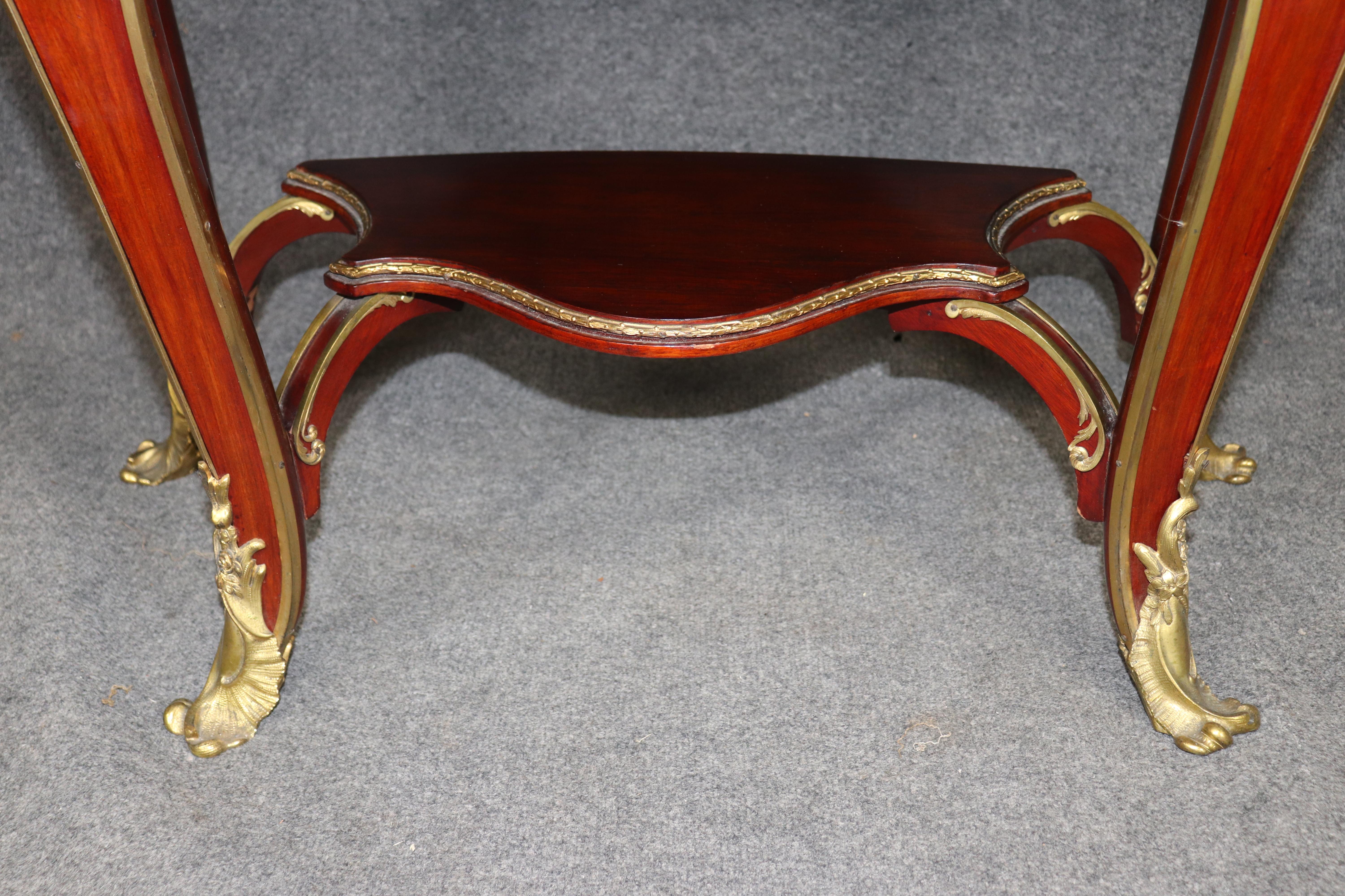 Bronzo Firmato J. Groschkus Abalone e Madreperla Figurale in bronzo con arco in vetro in vendita