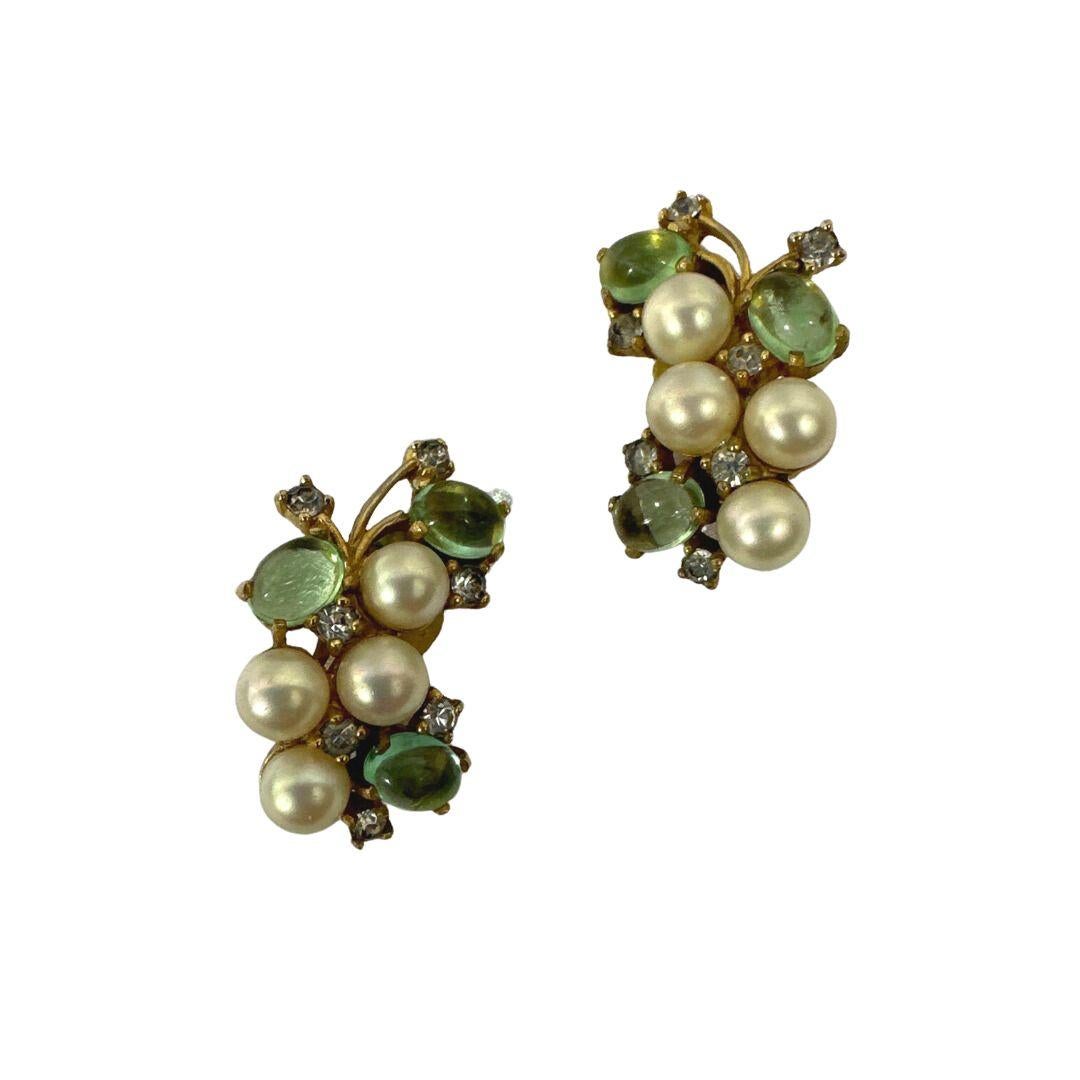 Signed Jomaz Pearl & Green Glass Vintage Clip on Earrings Fashion Earrings For Sale