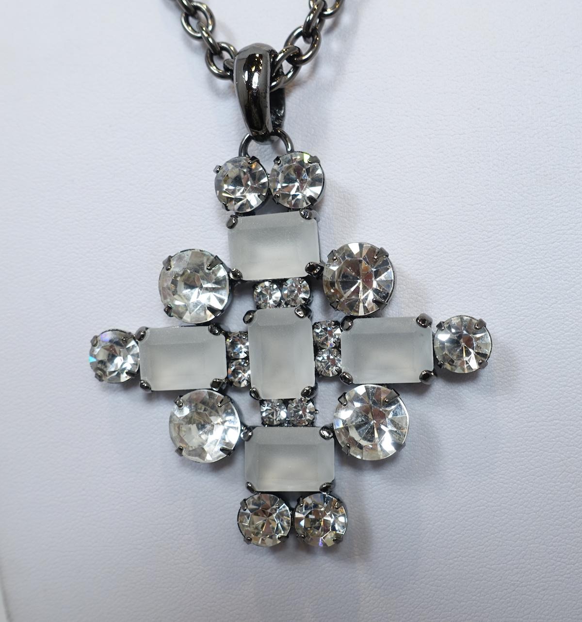 Signed Kenneth Jay Lane KJL Crystal Maltese Cross Pendant Necklace In Excellent Condition For Sale In New York, NY