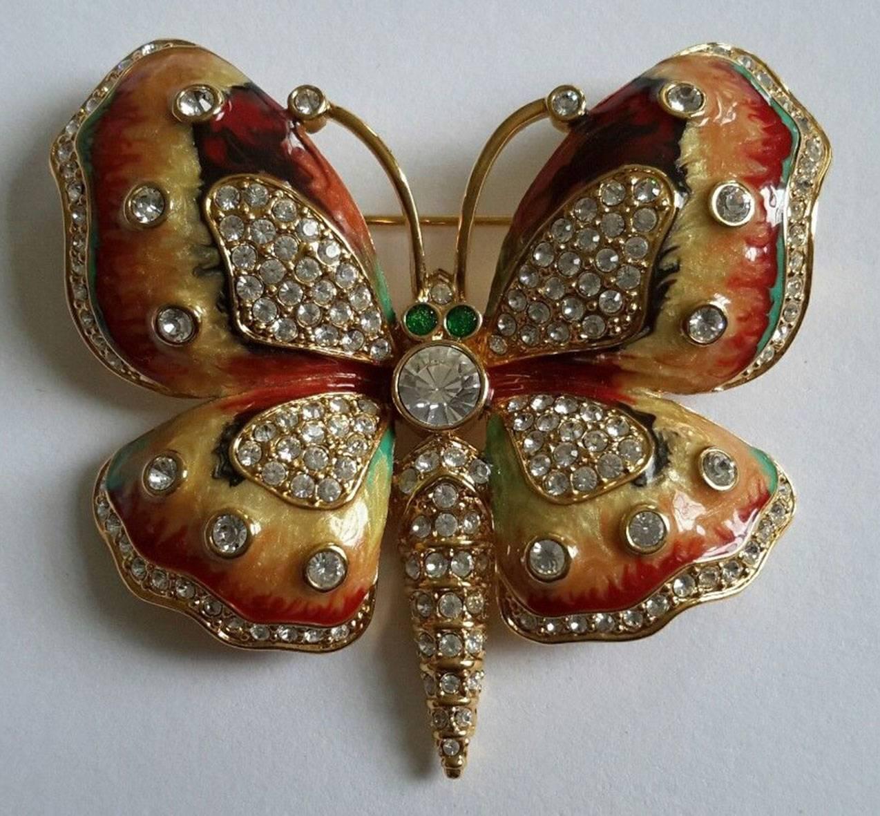 Moderniste Broche papillon en émail et faux diamant signée KJL par Kenneth Jay Lane en vente