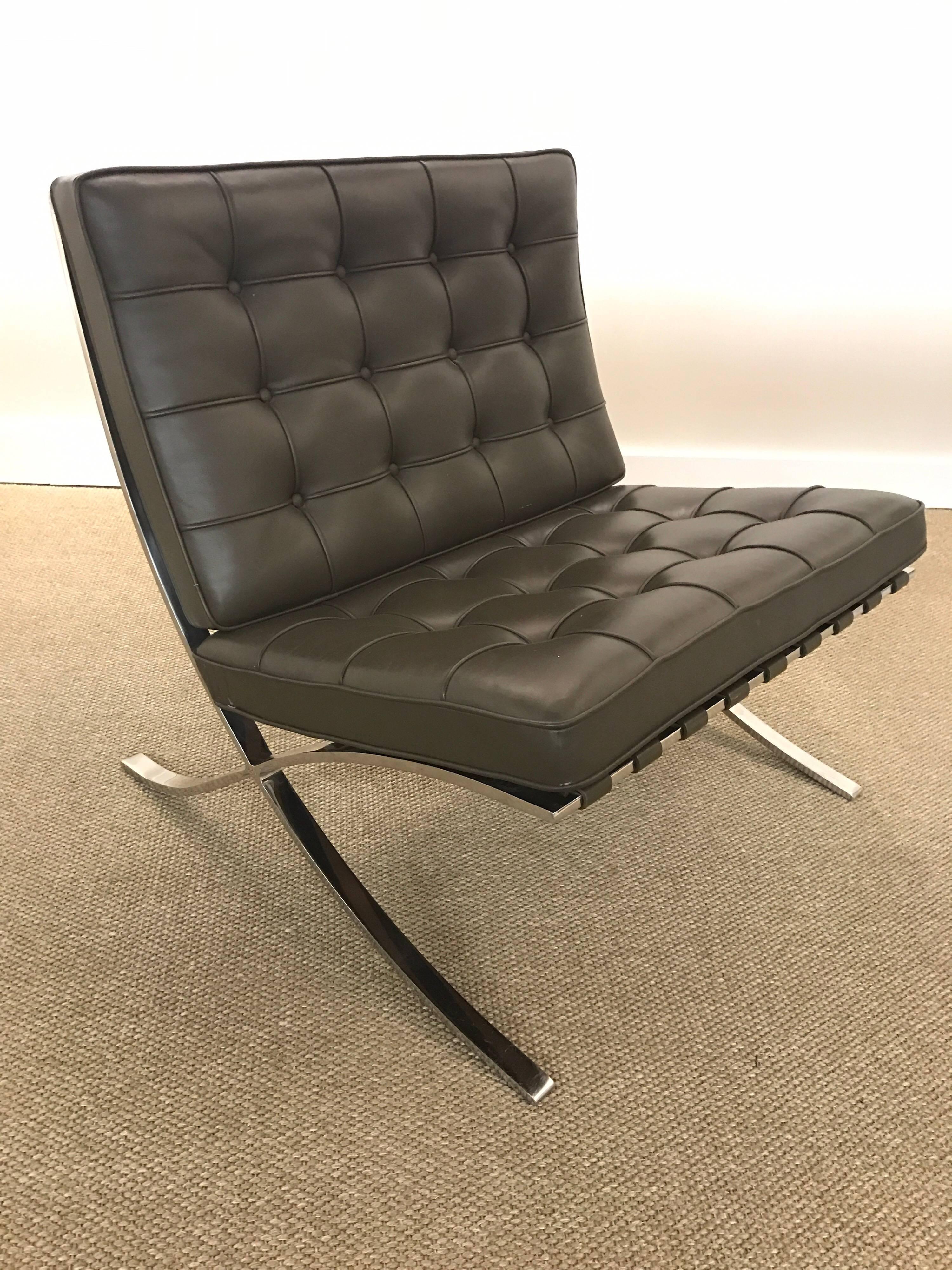 Mid-Century Modern Signed Knoll Barcelona Rare Olive Brown Leather Chair Ludwig Mies van der Rohe