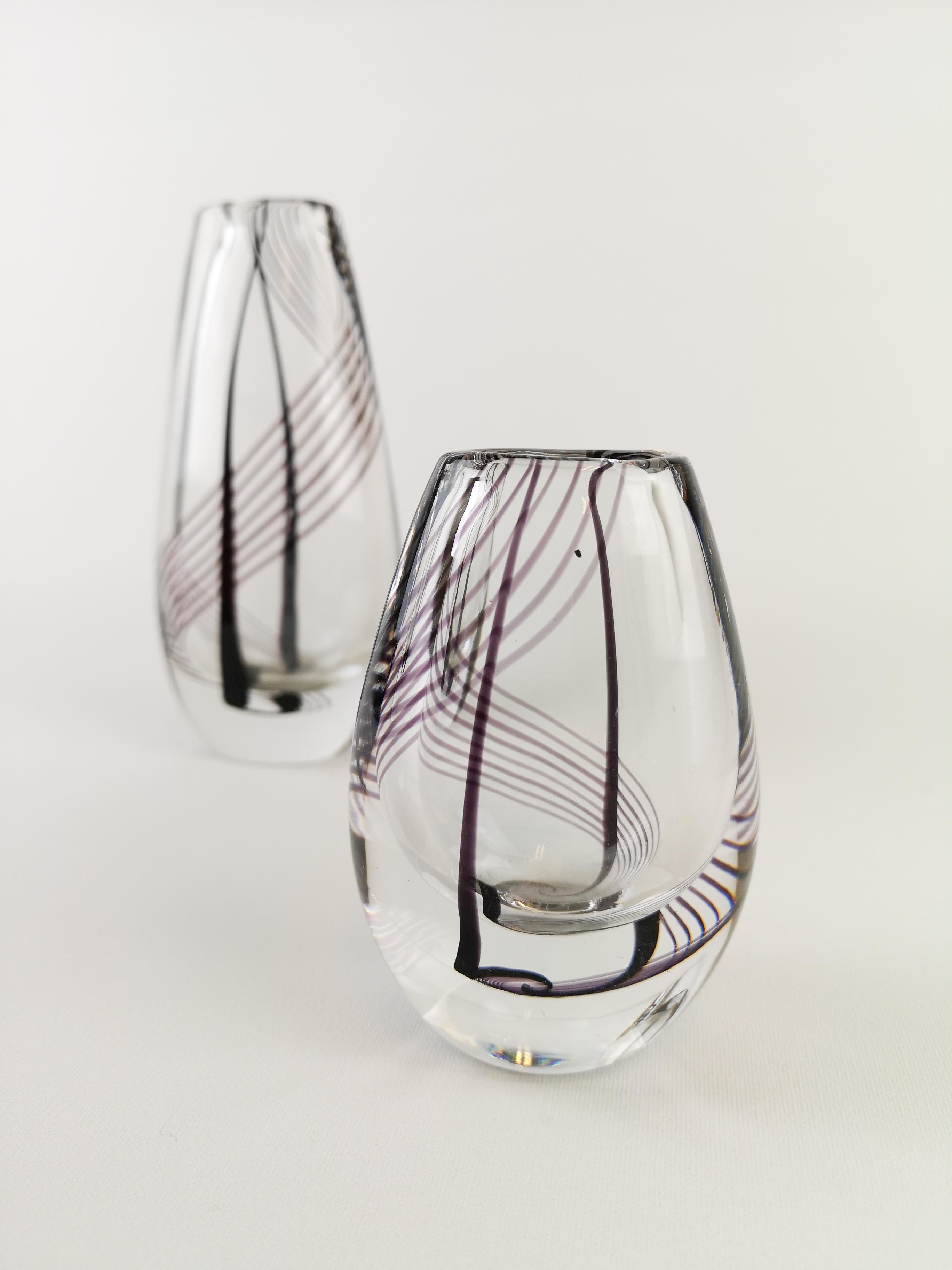 Vasen aus Kunstglas von Kosta Boda, signiert, Vicke Lindstrand (Skandinavische Moderne)