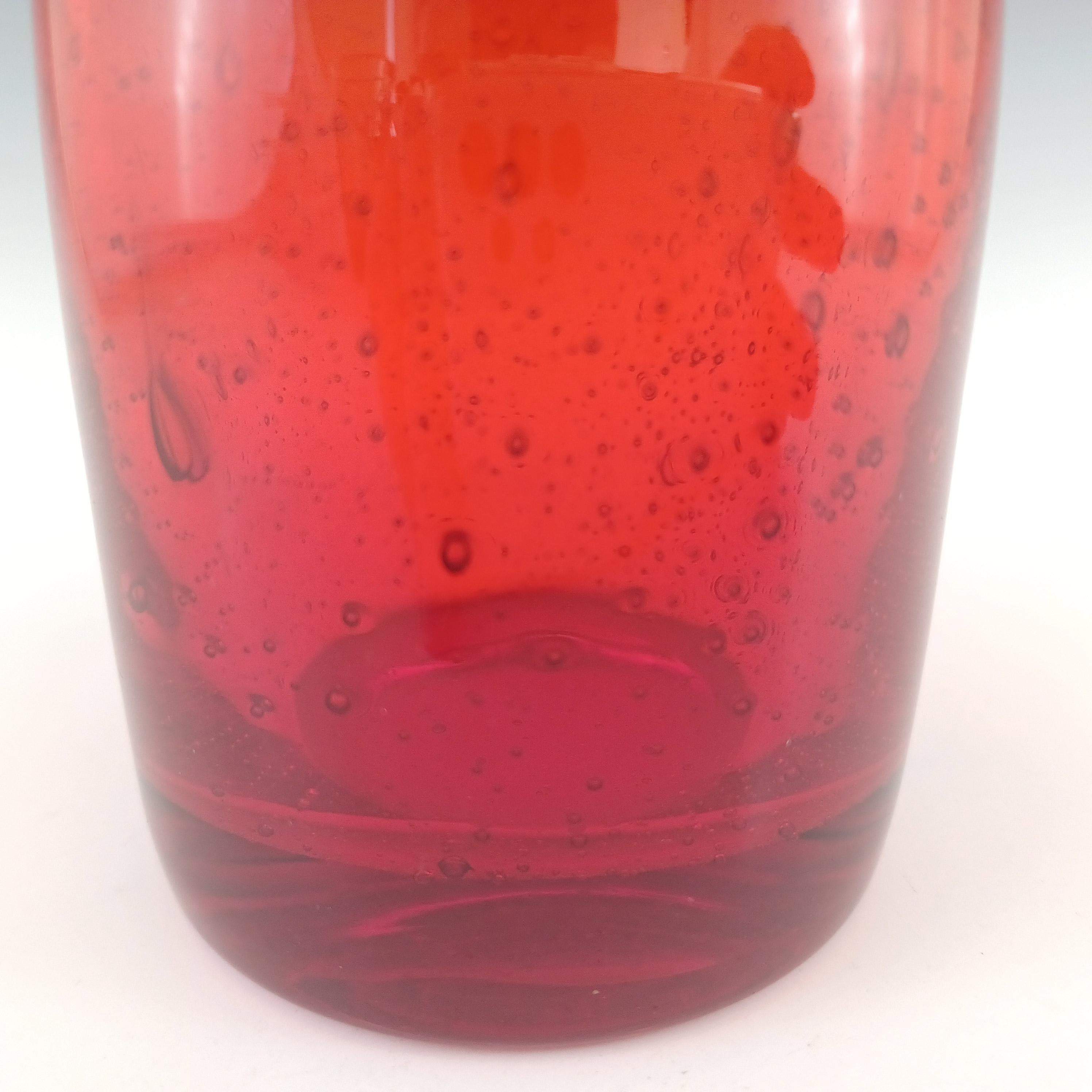 Fatto a mano Vaso di vetro rosso Kosta Boda firmato Erik Hoglund #H525 in vendita