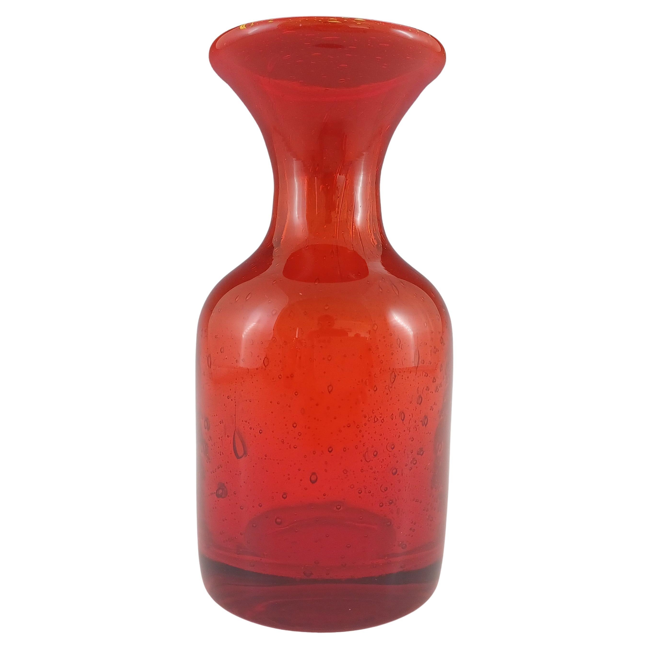Vaso di vetro rosso Kosta Boda firmato Erik Hoglund #H525