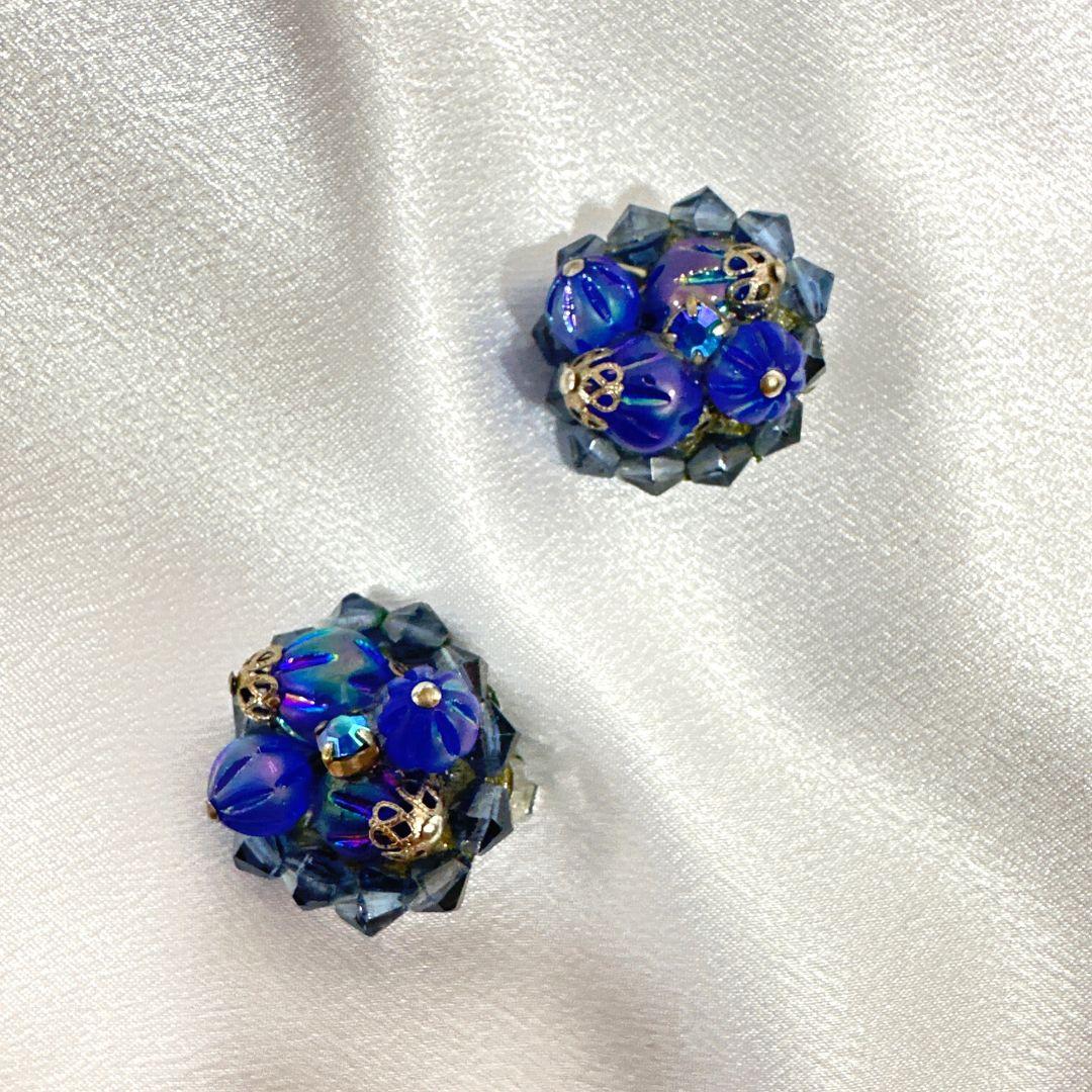 Signed Kramer Shimmery Blue Borealis Glass Vintage Necklace & Earrings Set For Sale 1