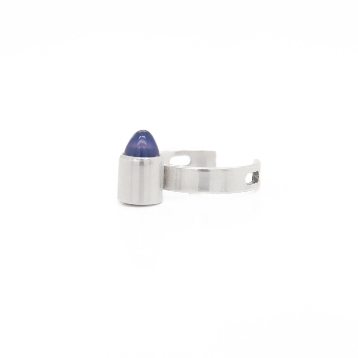 Women's Signed Kupittan Kulta Finnish Modern Sterling Silver & Chalcedony Cabochon Ring For Sale