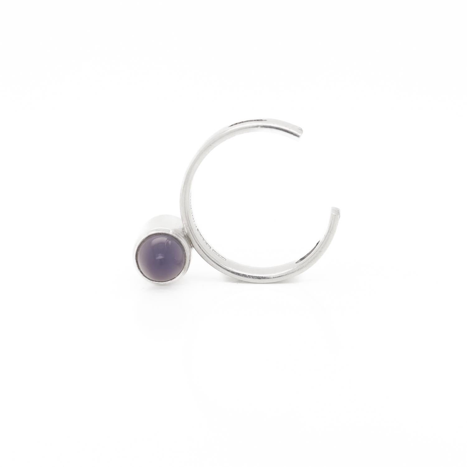 Signed Kupittan Kulta Finnish Modern Sterling Silver & Chalcedony Cabochon Ring For Sale 2