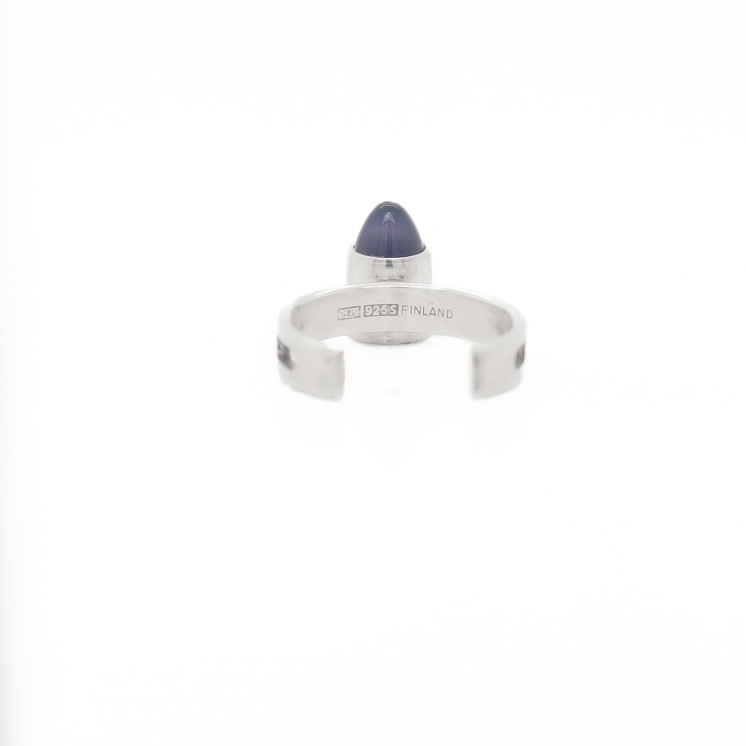Signed Kupittan Kulta Finnish Modern Sterling Silver & Chalcedony Cabochon Ring For Sale 3
