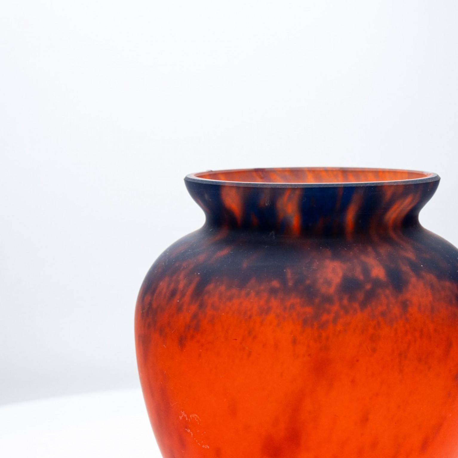 Vase en verre marbré émaillé, signé La Rochère et gravé à l'acide, 1920 en vente 2