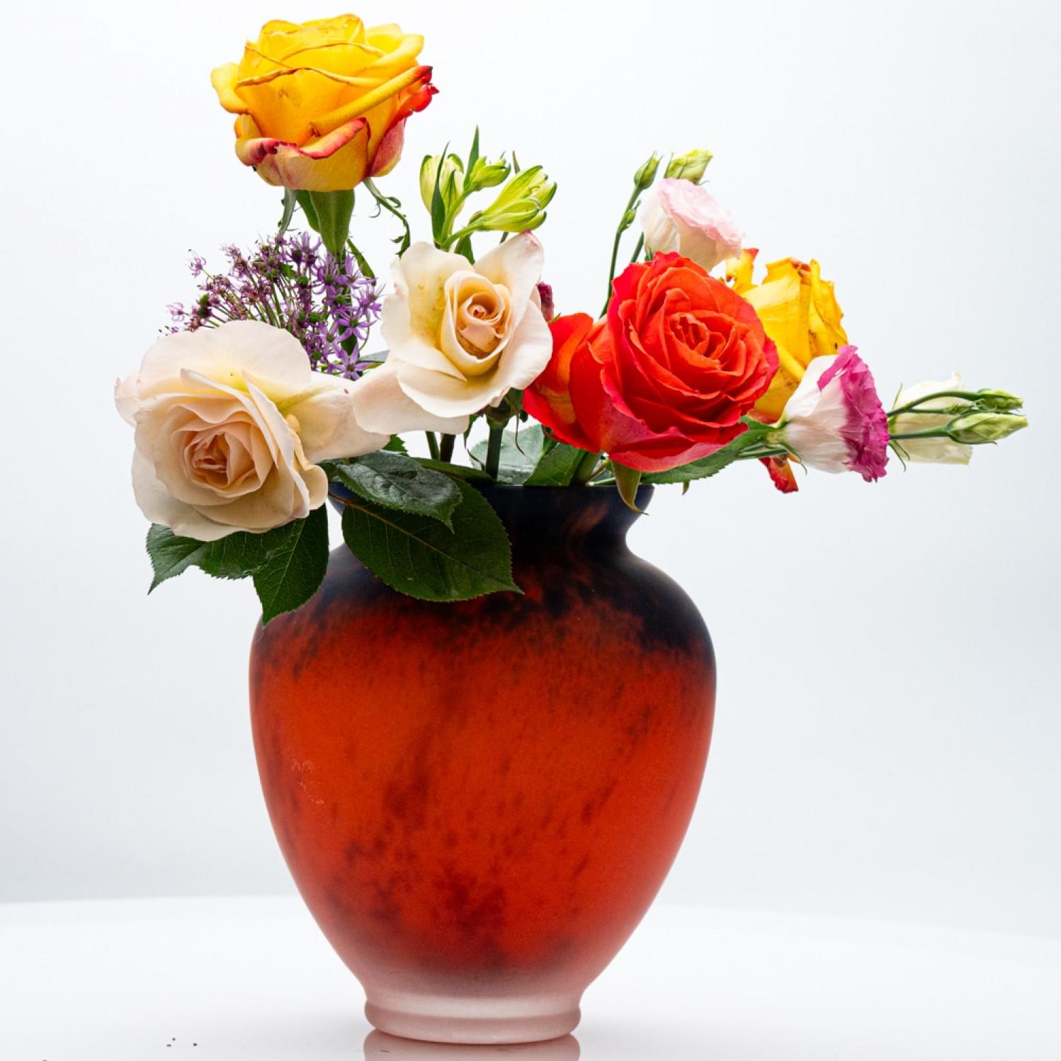 Français Vase en verre marbré émaillé, signé La Rochère et gravé à l'acide, 1920 en vente
