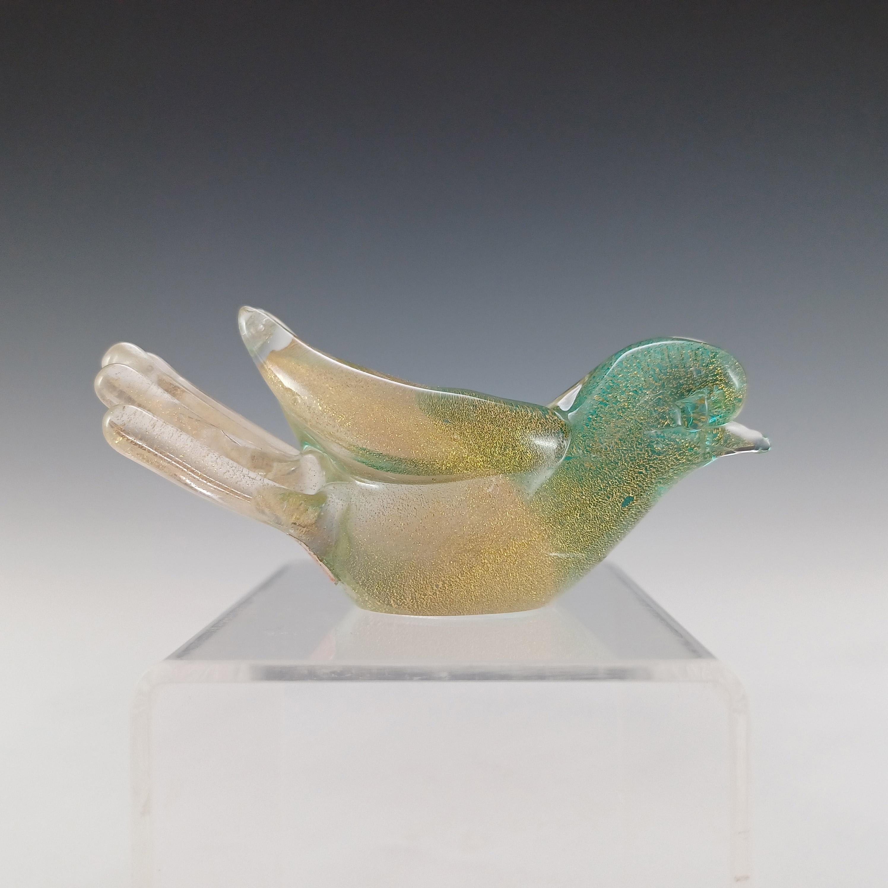 Here is a wonderful Venetian bird sculpture, made on the island of Murano, near Venice, Italy. Made by Seguso Vetri d'Arte, and designed by either Flavio Poli or Mario Pinzoni in the 1950's. Both were designers at the factory during this period.