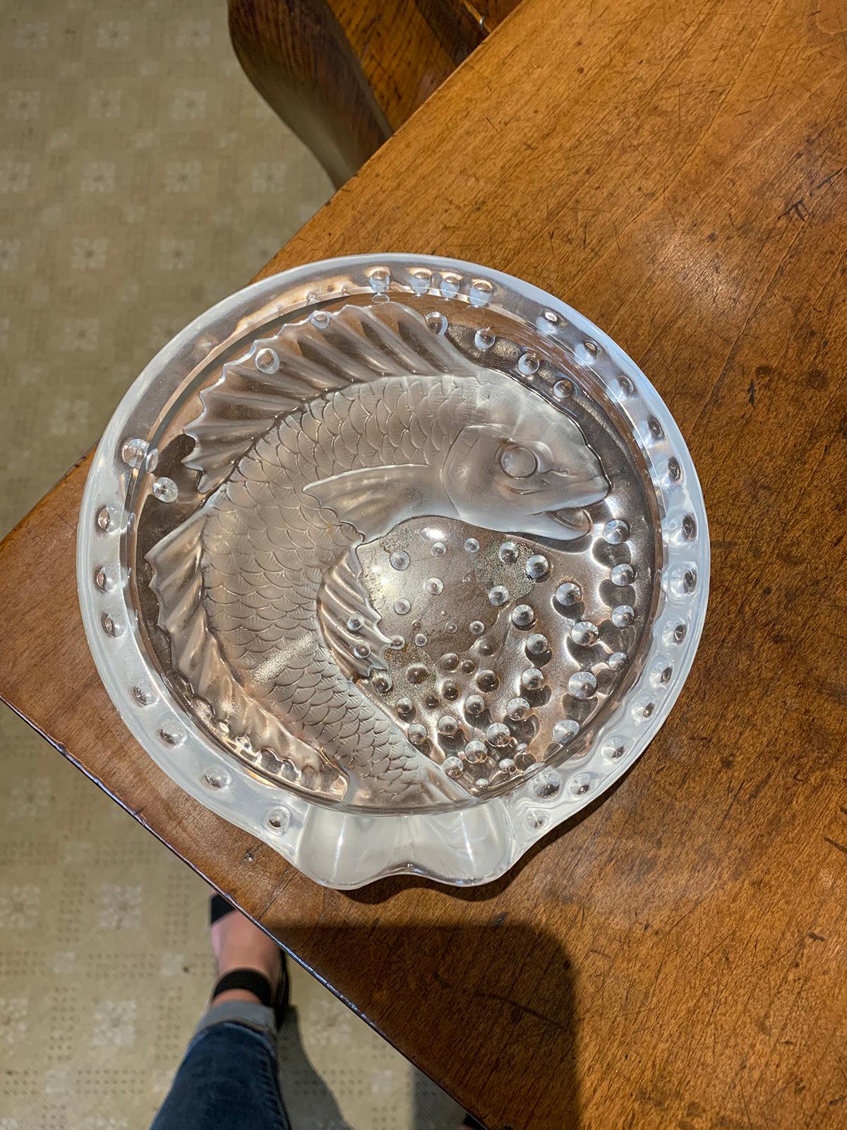 Signed Lalique French Art Glass Fish Dish, Early 20th Century In Good Condition In Atlanta, GA