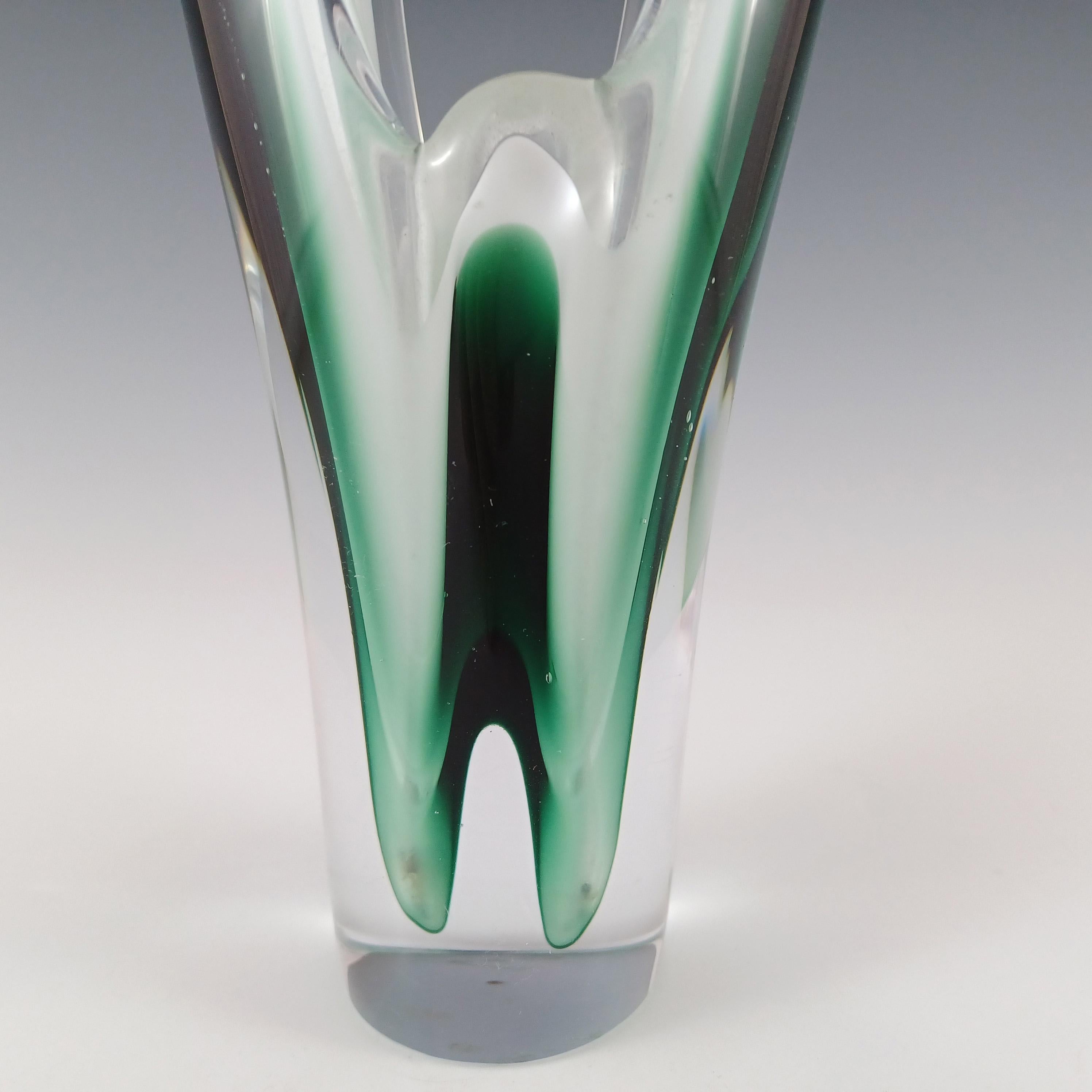 Gran jarrón de cristal verde Flygsfors Coquille firmado por Paul Kedelv Sueco en venta