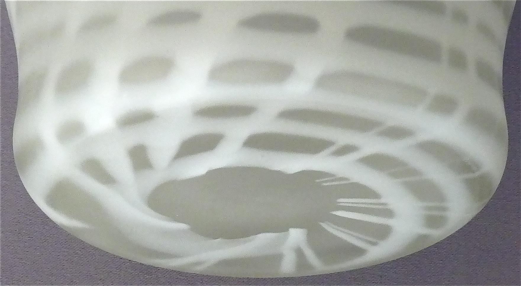 Grand vase d'art en verre blanc satiné signé Giuliano Tosi, Italie, années 1970 en vente 4