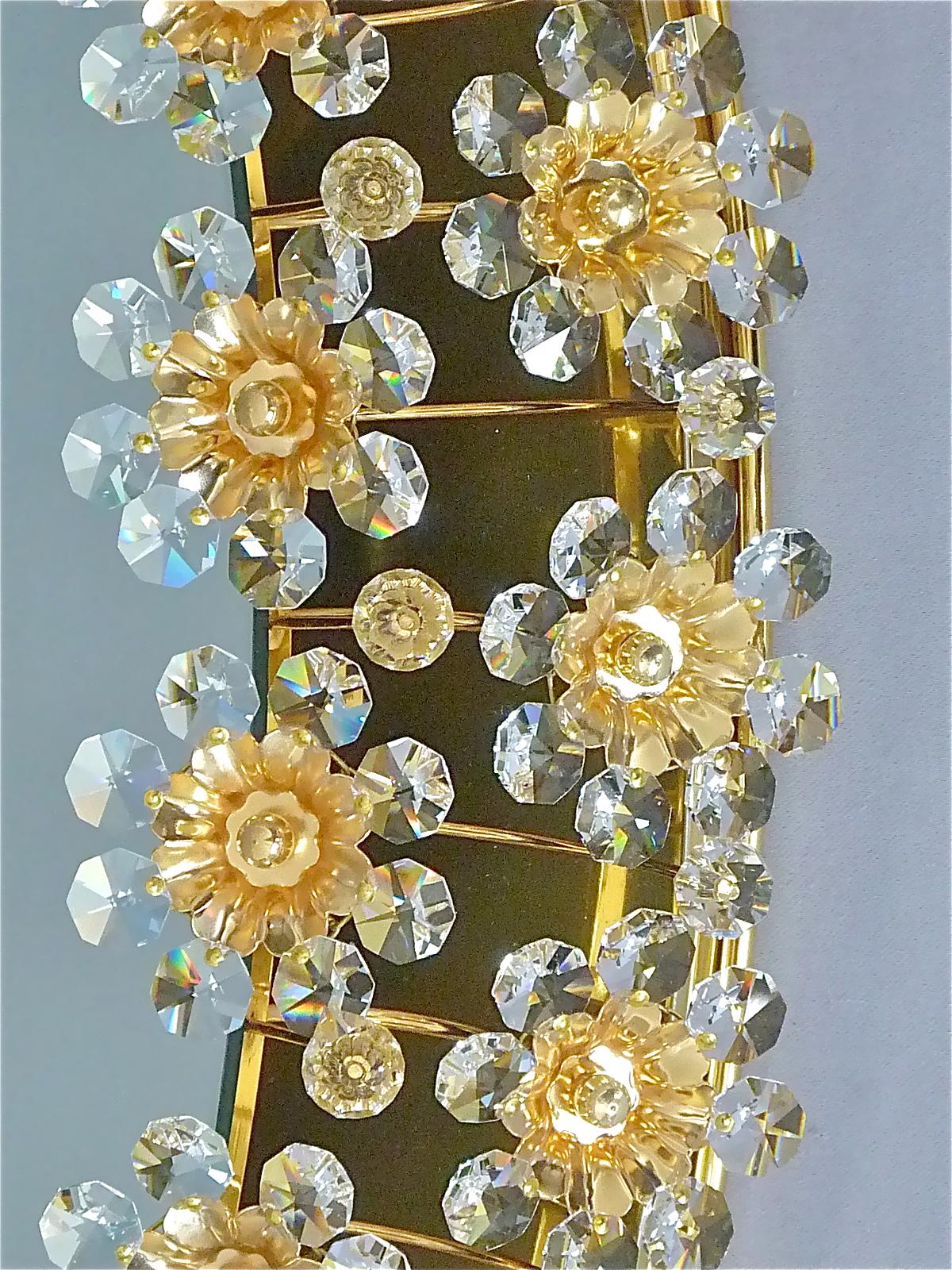 Métal Grand miroir ovale rétroéclairé à fleurs Palwa en cristal doré signé Lobmeyr, 1970  en vente