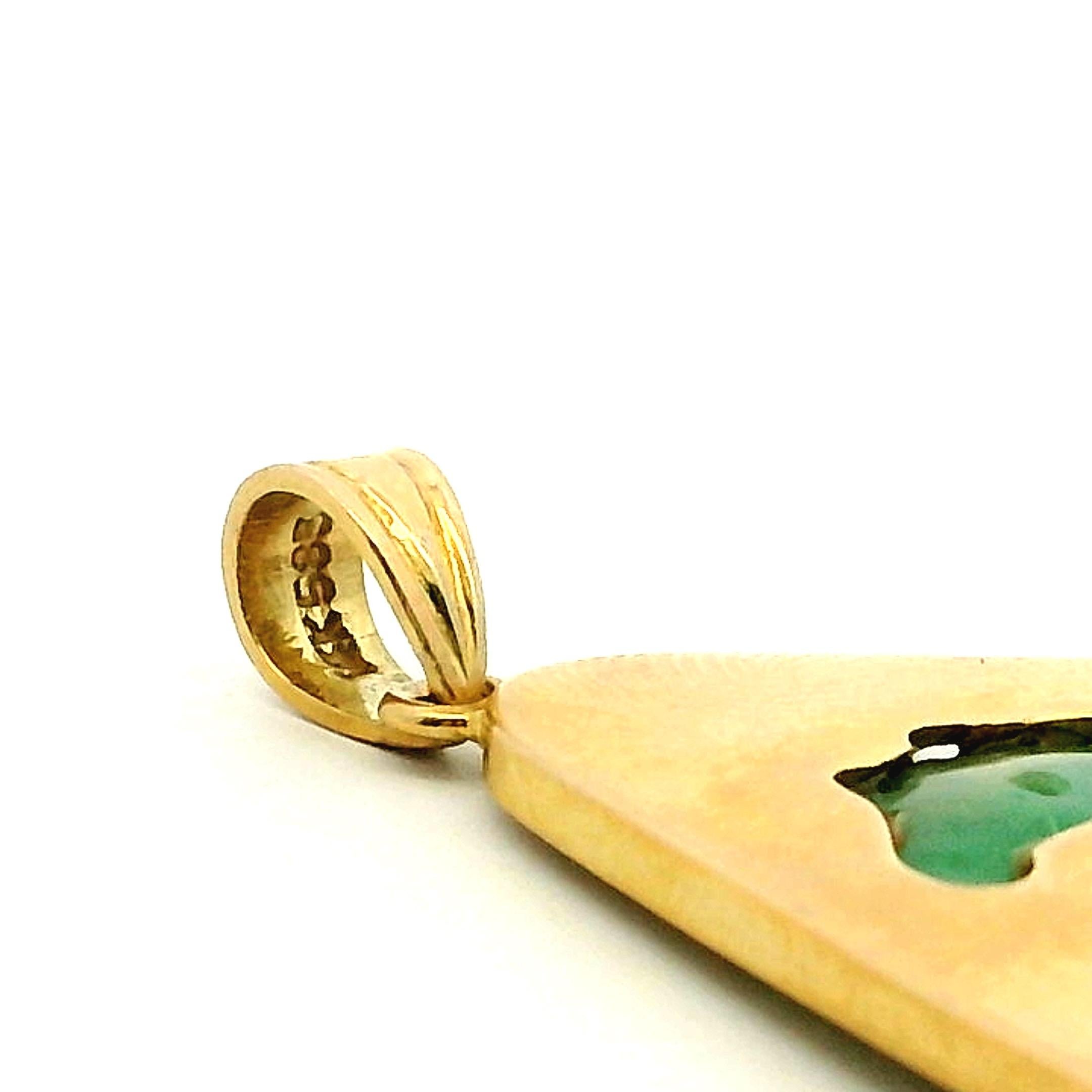 Signed Larry Mid-Century 14K Gold Carved Jade Modernist Pendant, 585 Hallmark For Sale 4